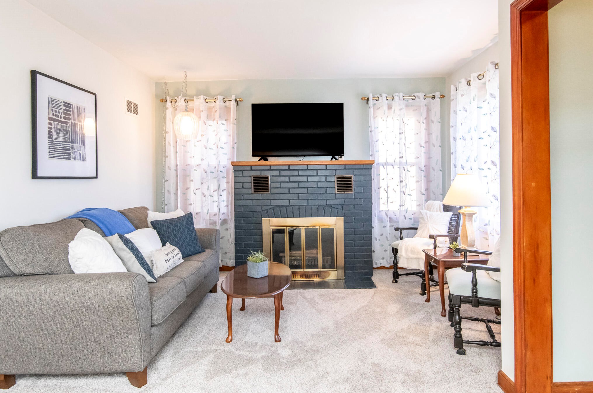 4051 62nd St, Milwaukee, WI 53216-1233