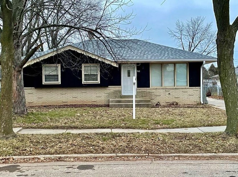 7112 Cody Cir, Milwaukee, WI 53223-5702