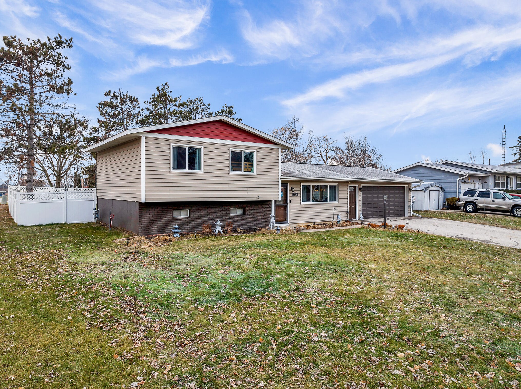 1716 Holley St, Holmen, WI 54636-9675