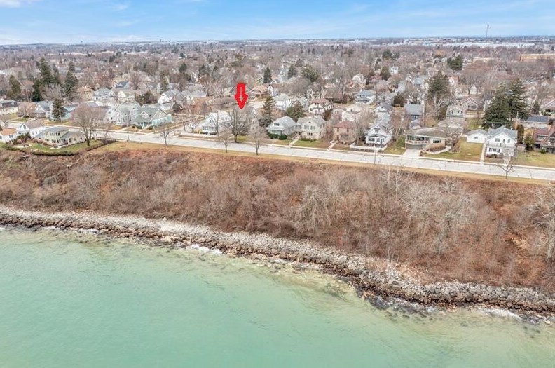 2224 Lakeshore Dr, Sheboygan, WI 53081-6036