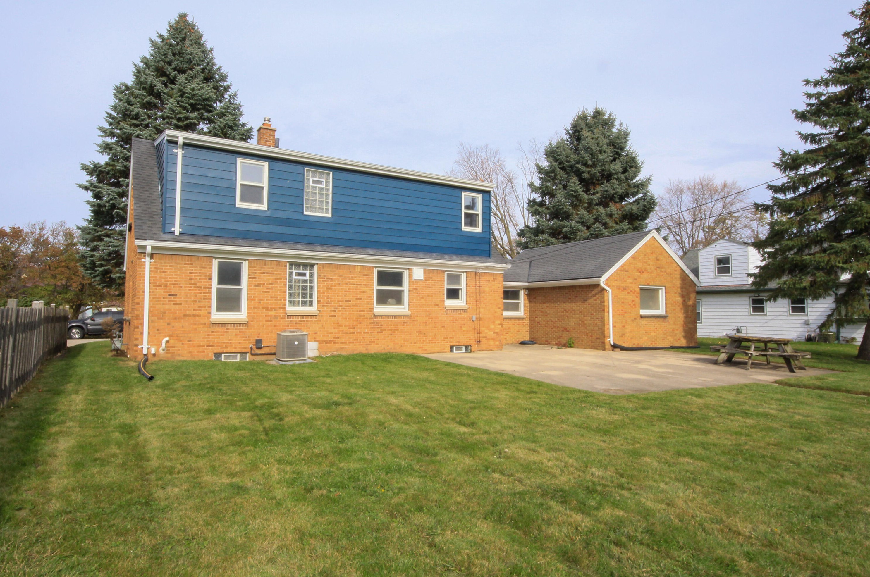 1407 Mackinac Ave, South Milwaukee, WI 53172