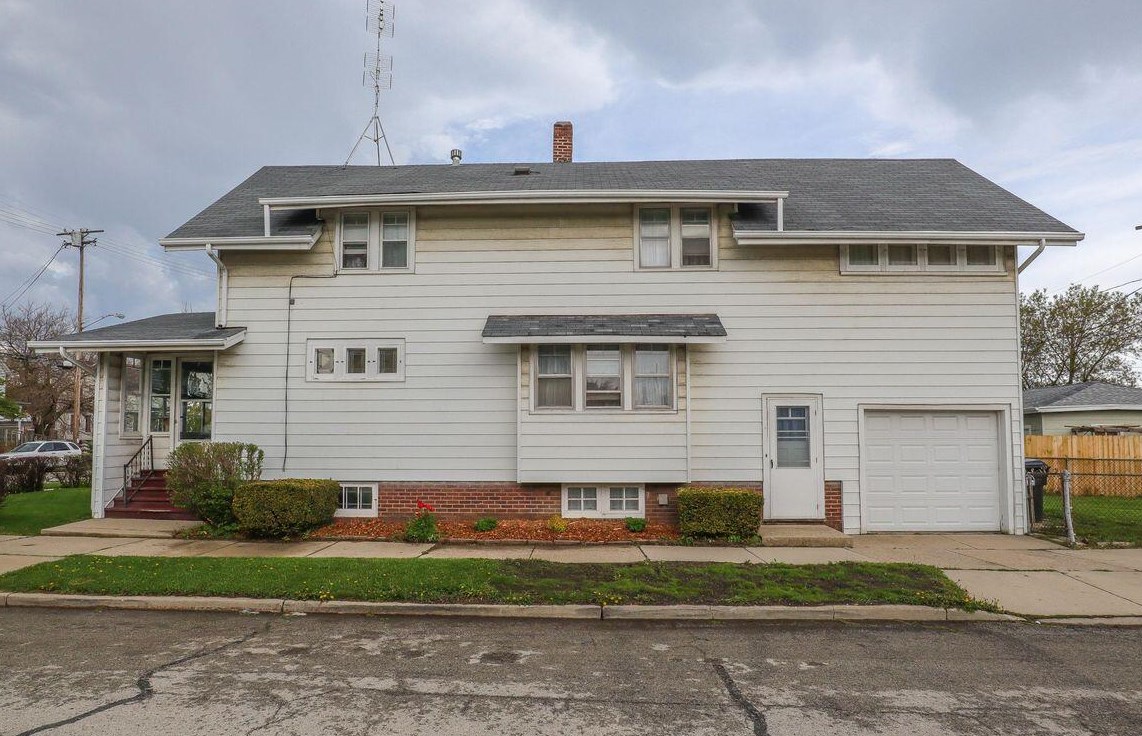 1941 Taylor Ave, Racine, WI 53403