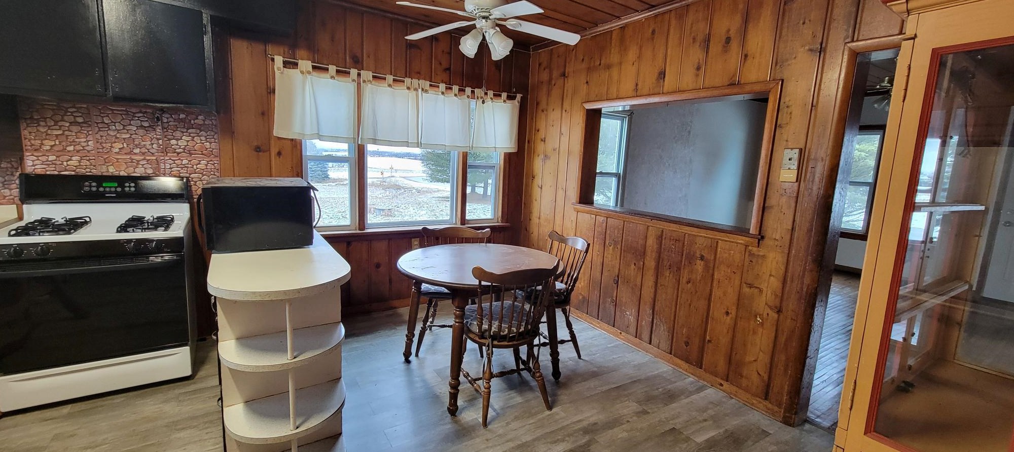 2815 Shore Dr, Delavan WI  53115-3601 exterior