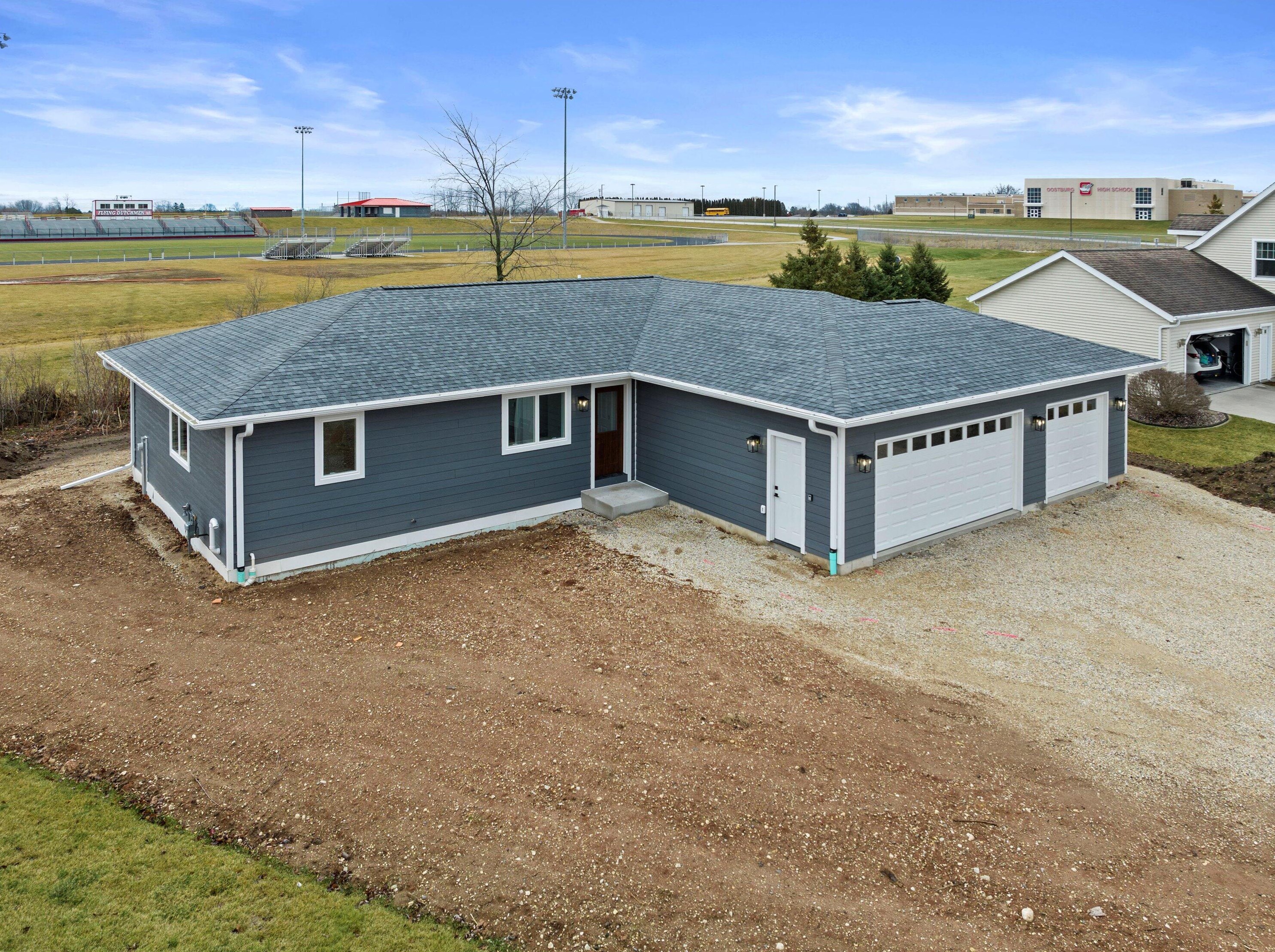 525 Washington Cir, Oostburg, WI 53070