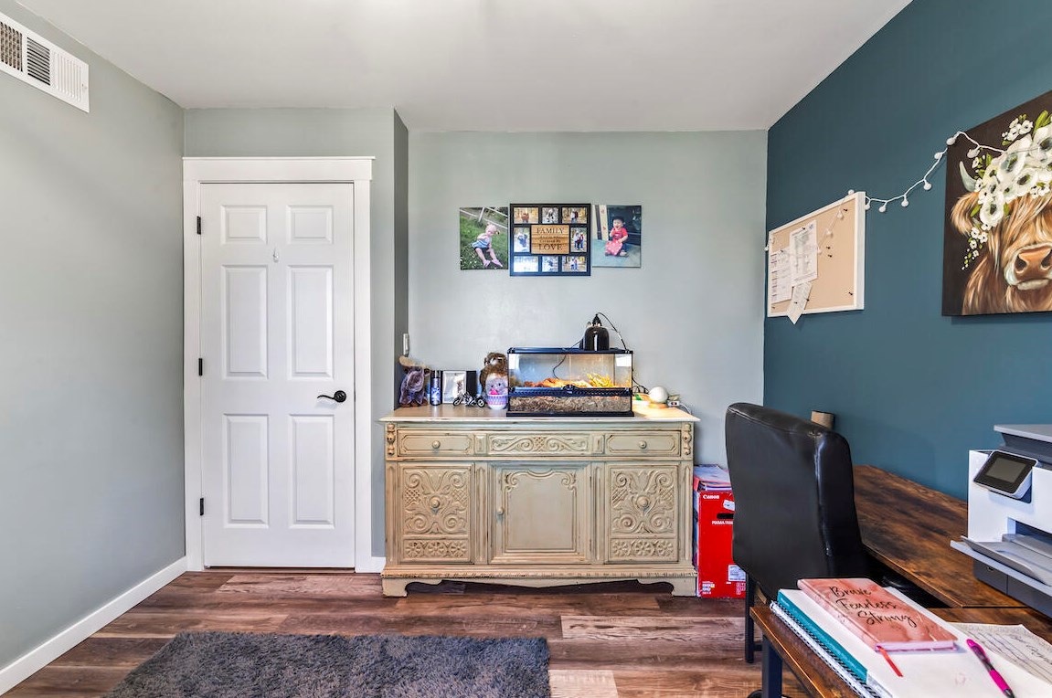 1284 Tamarack Ave, Hartford WI  53027-2667 exterior