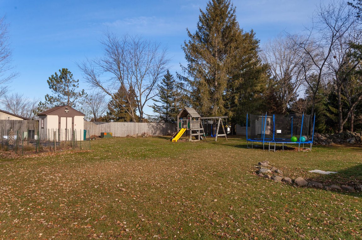 1284 Tamarack Ave, Hartford WI  53027-2667 exterior