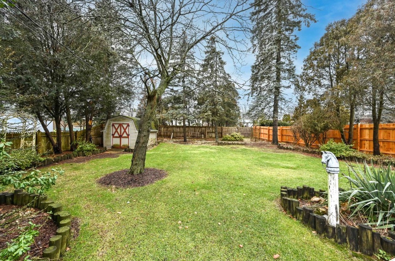 1124 Colonial Dr, Racine, WI 53405-1804