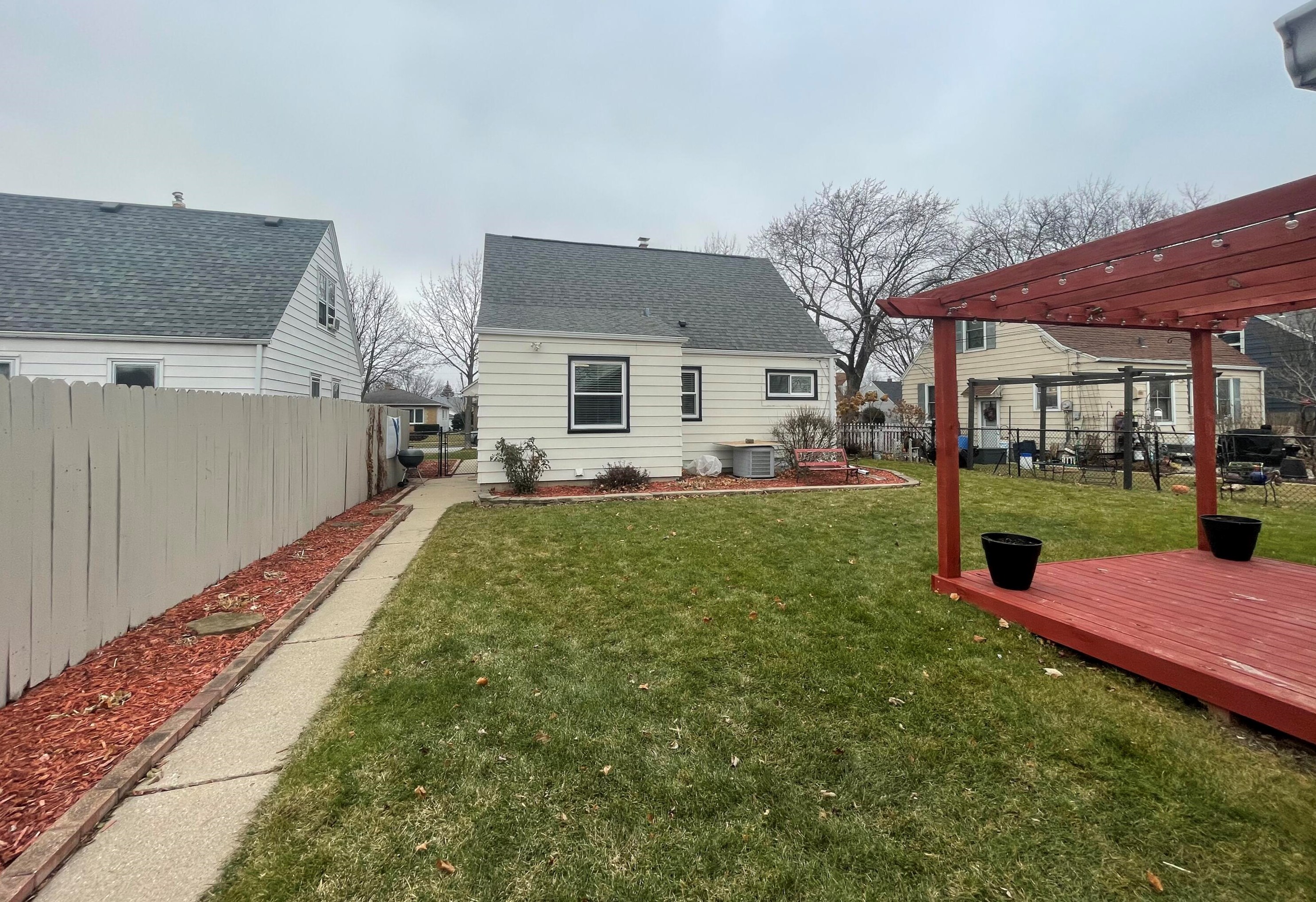 3776 98th St, Milwaukee WI  53222-2414 exterior