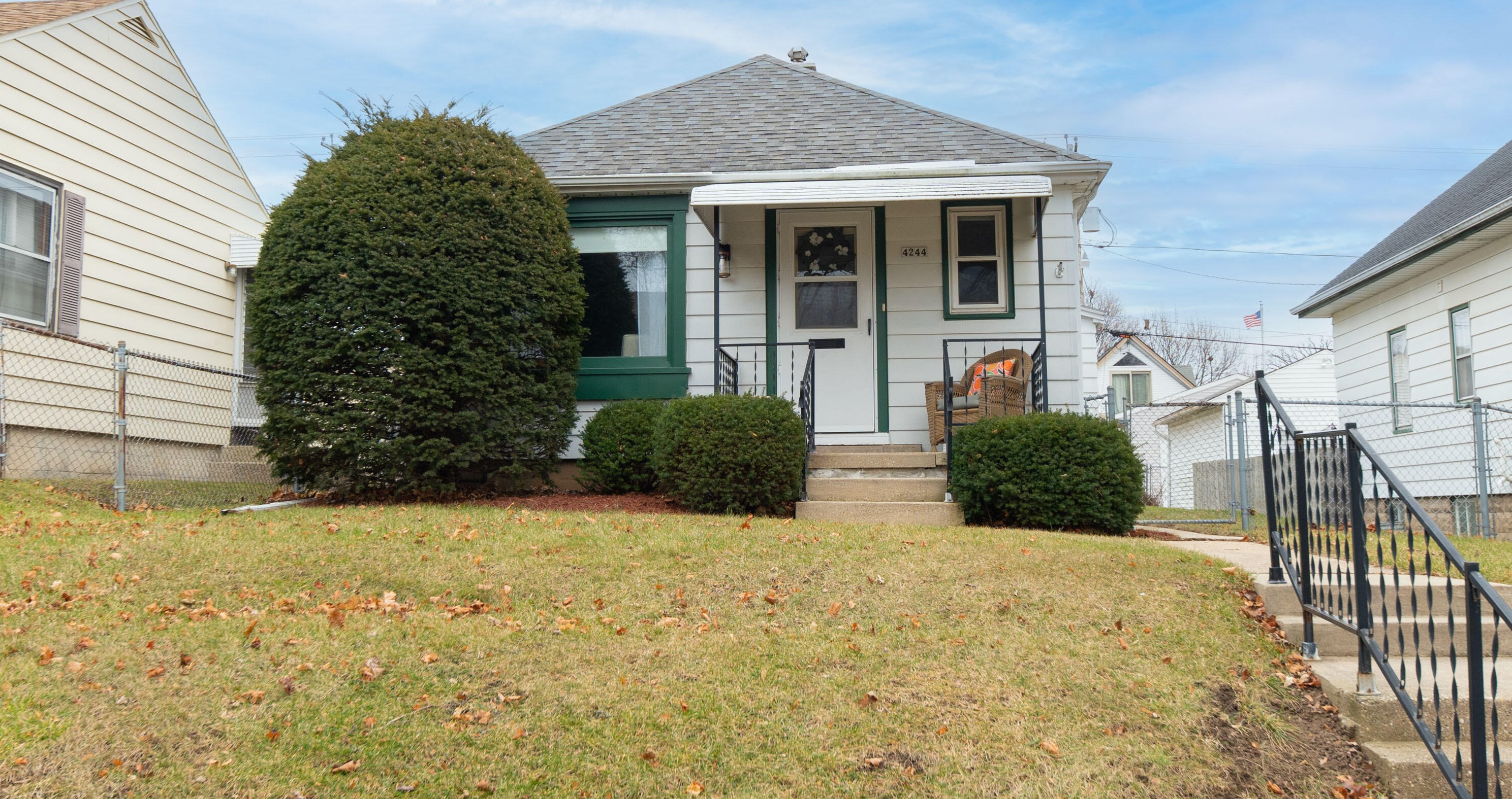 4244 1st Pl, Milwaukee WI  53207-4924 exterior