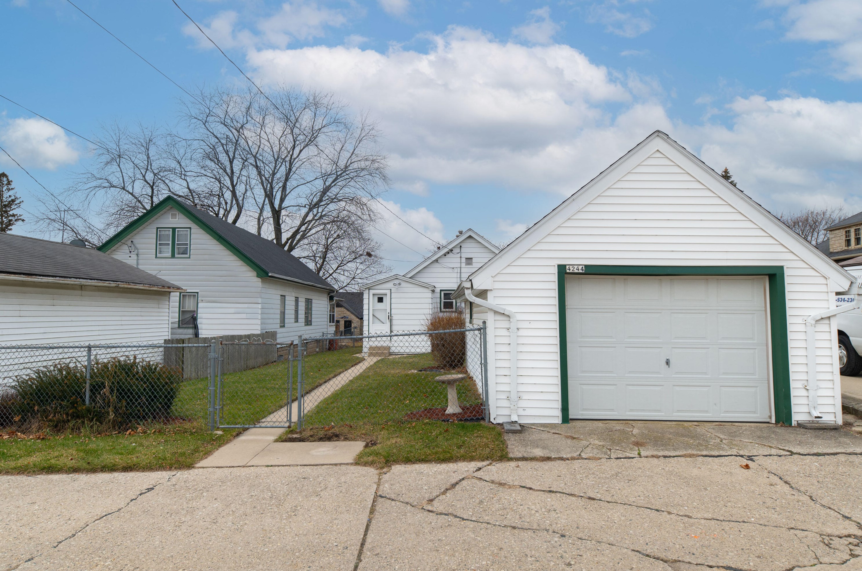 4244 1st Pl, Milwaukee WI  53207-4924 exterior