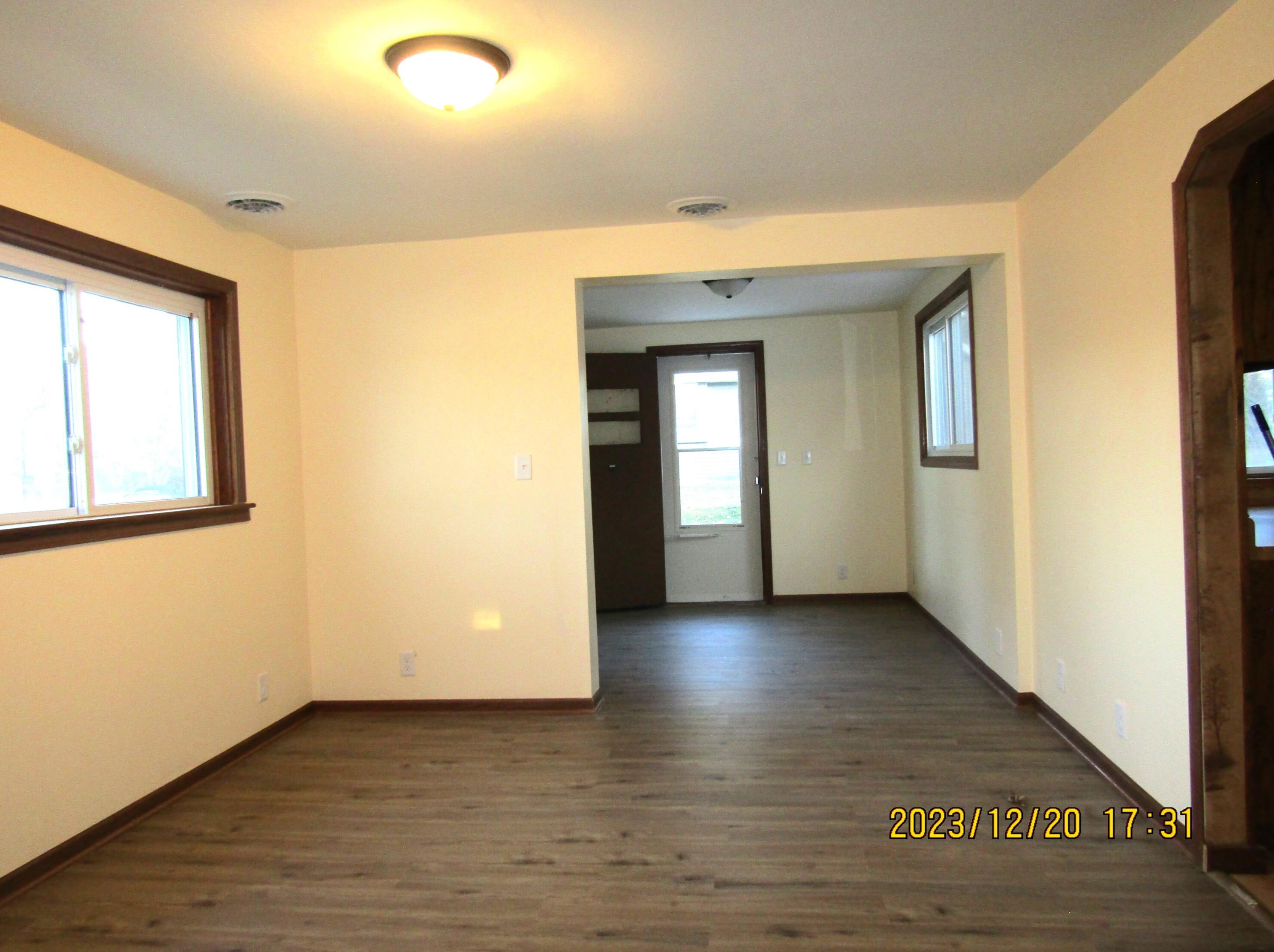 2117 W Hilltop Ln, Oak Creek, WI 53154