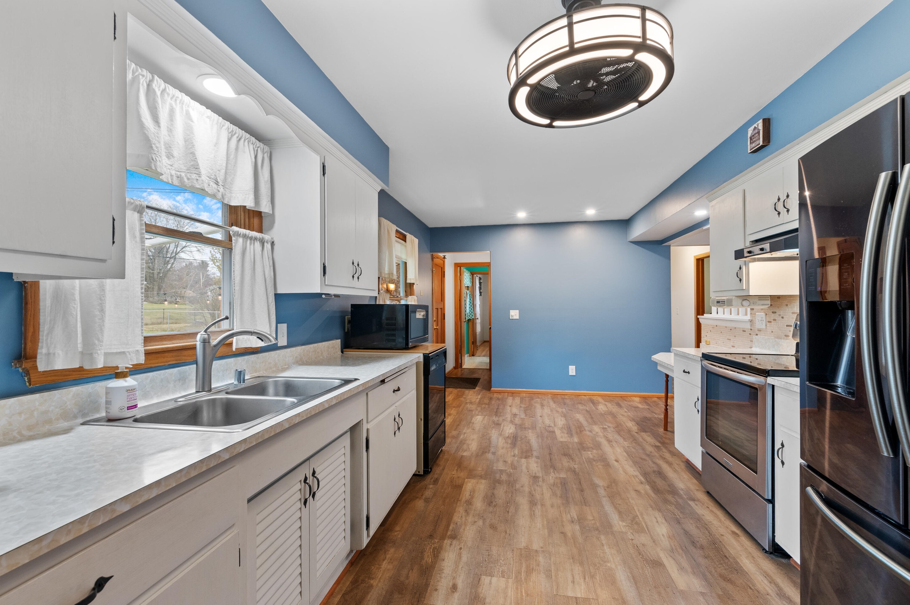 8601 63rd St, Milwaukee, WI 53223-2815