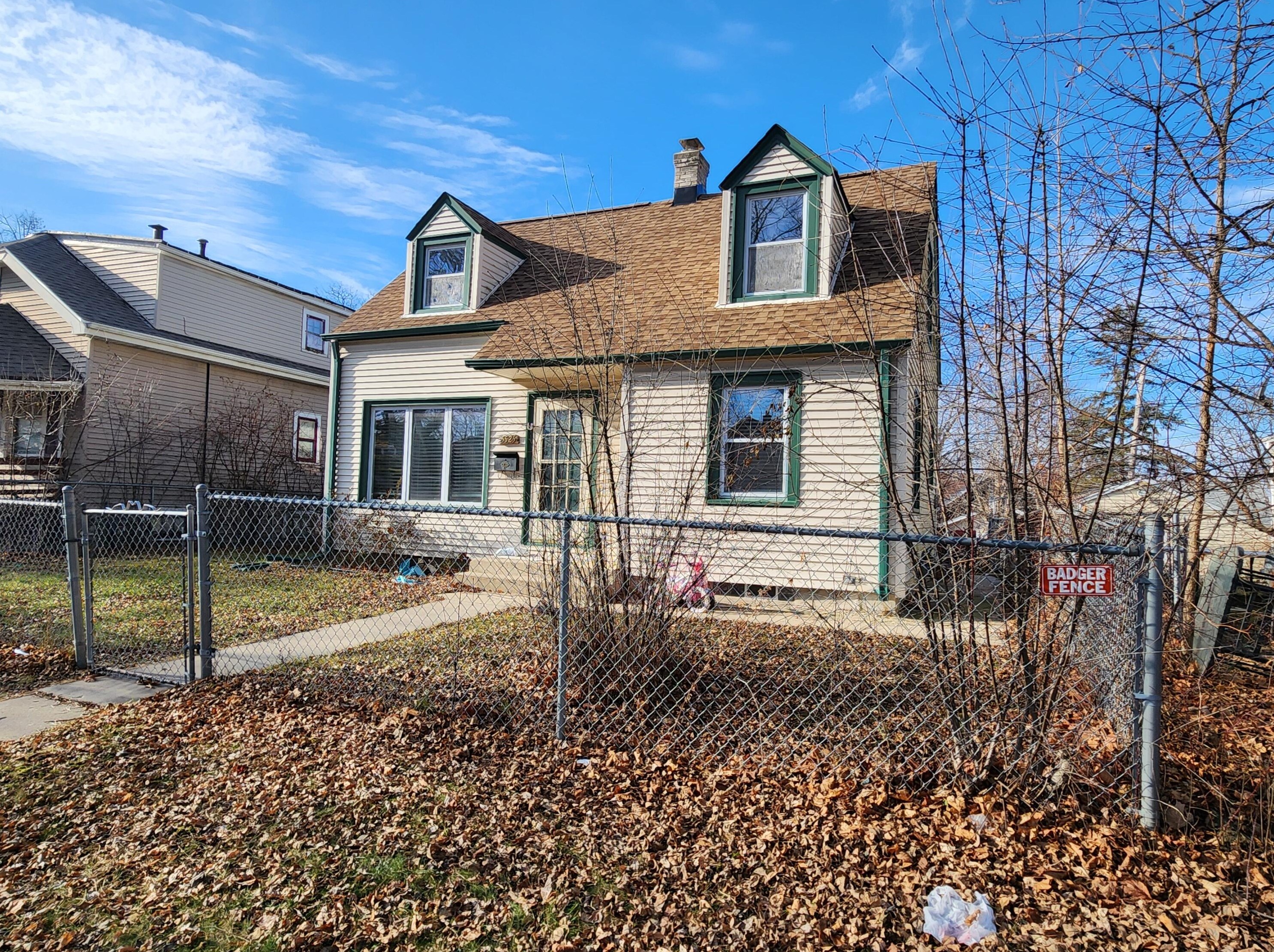 5525 42nd St, Milwaukee, WI 53221-3921