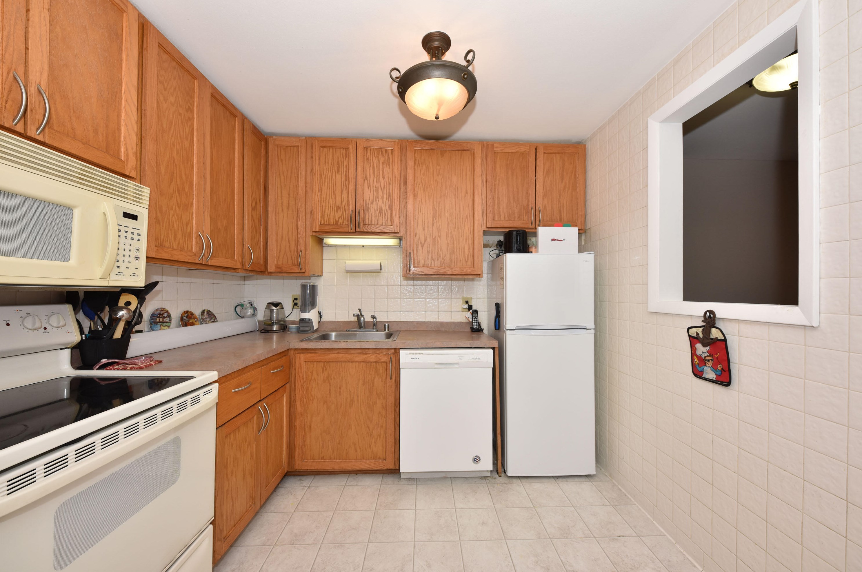 9030 Park Plaza Ct, Milwaukee WI  53223-2124 exterior