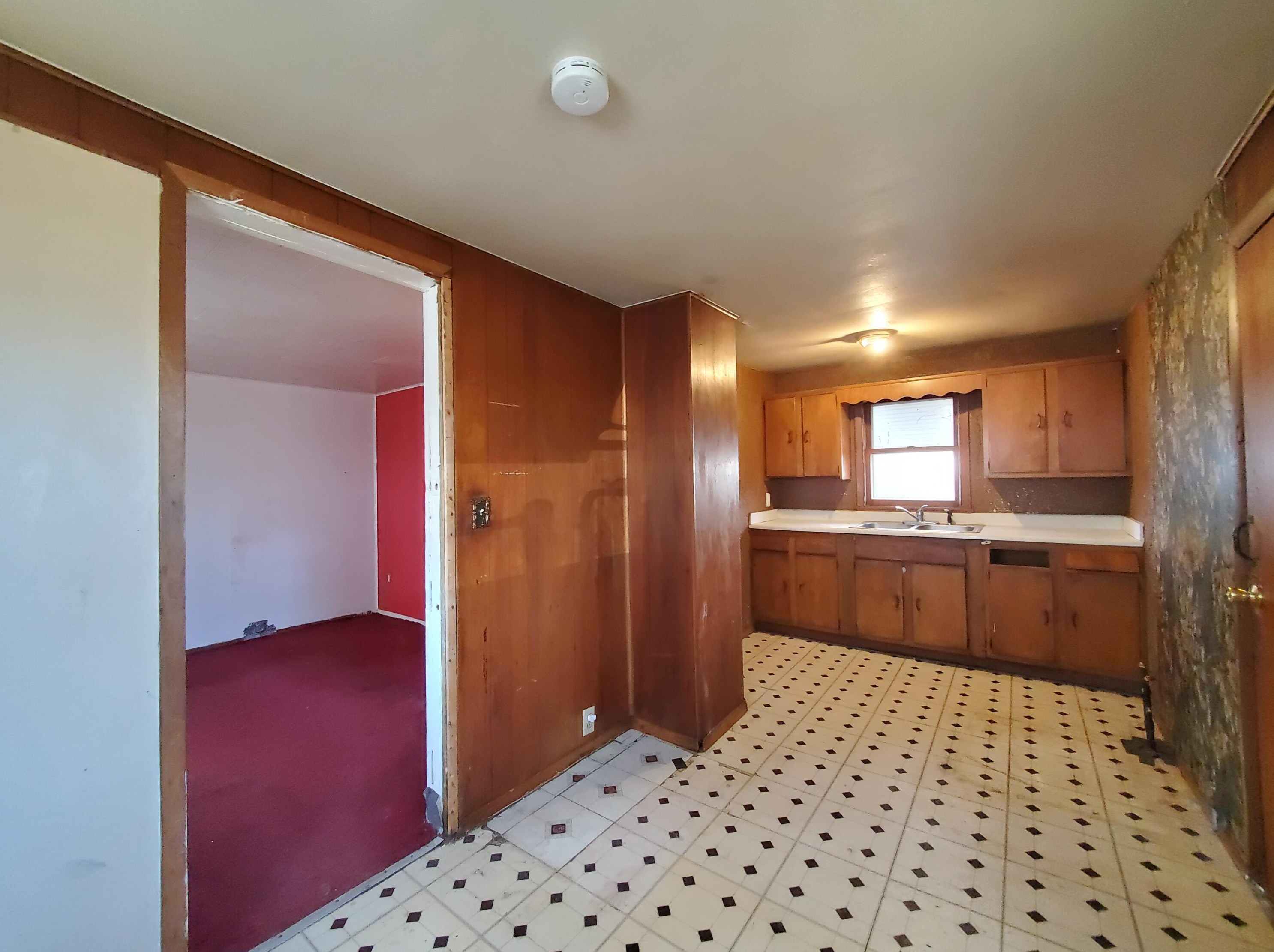 4836 20th St, Milwaukee, WI 53221-2811