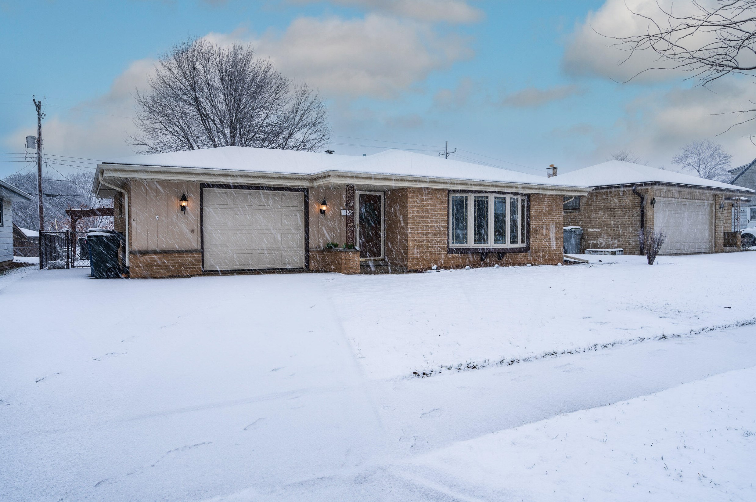 8801 Burdick Ave, Milwaukee WI  53227-4530 exterior