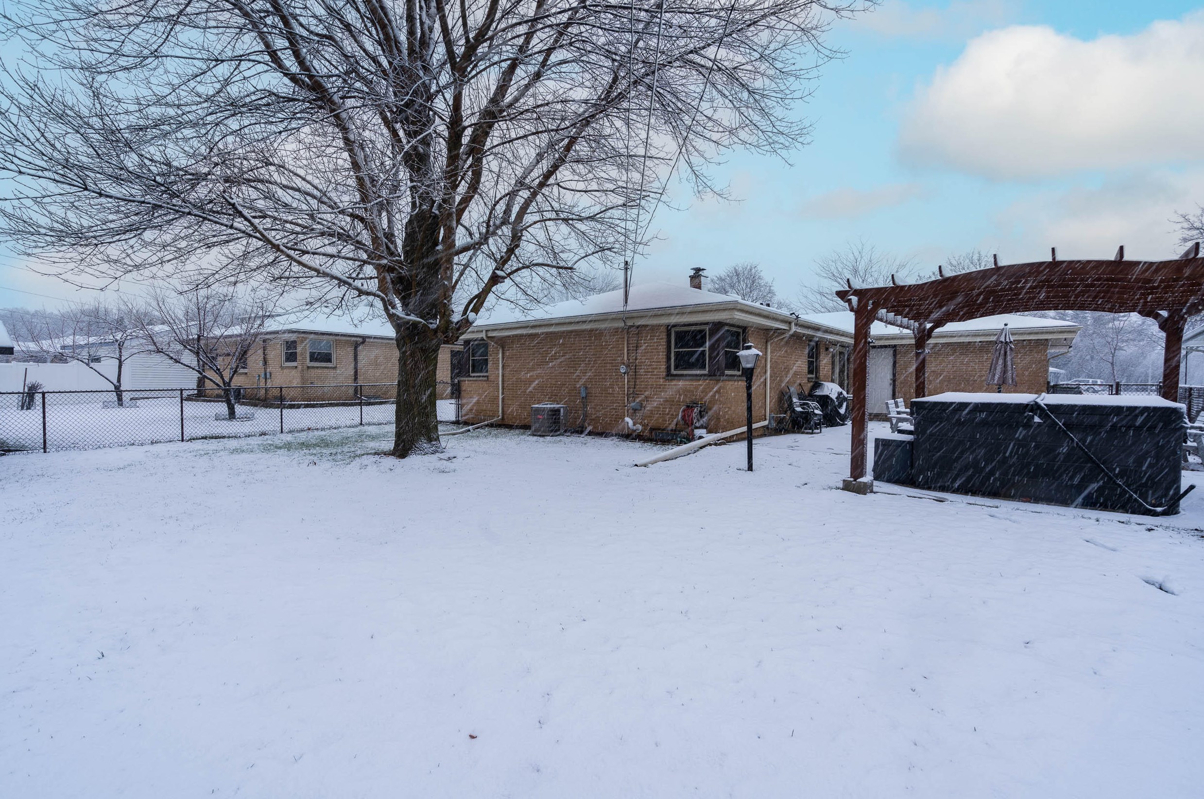 8801 Burdick Ave, Milwaukee WI  53227-4530 exterior
