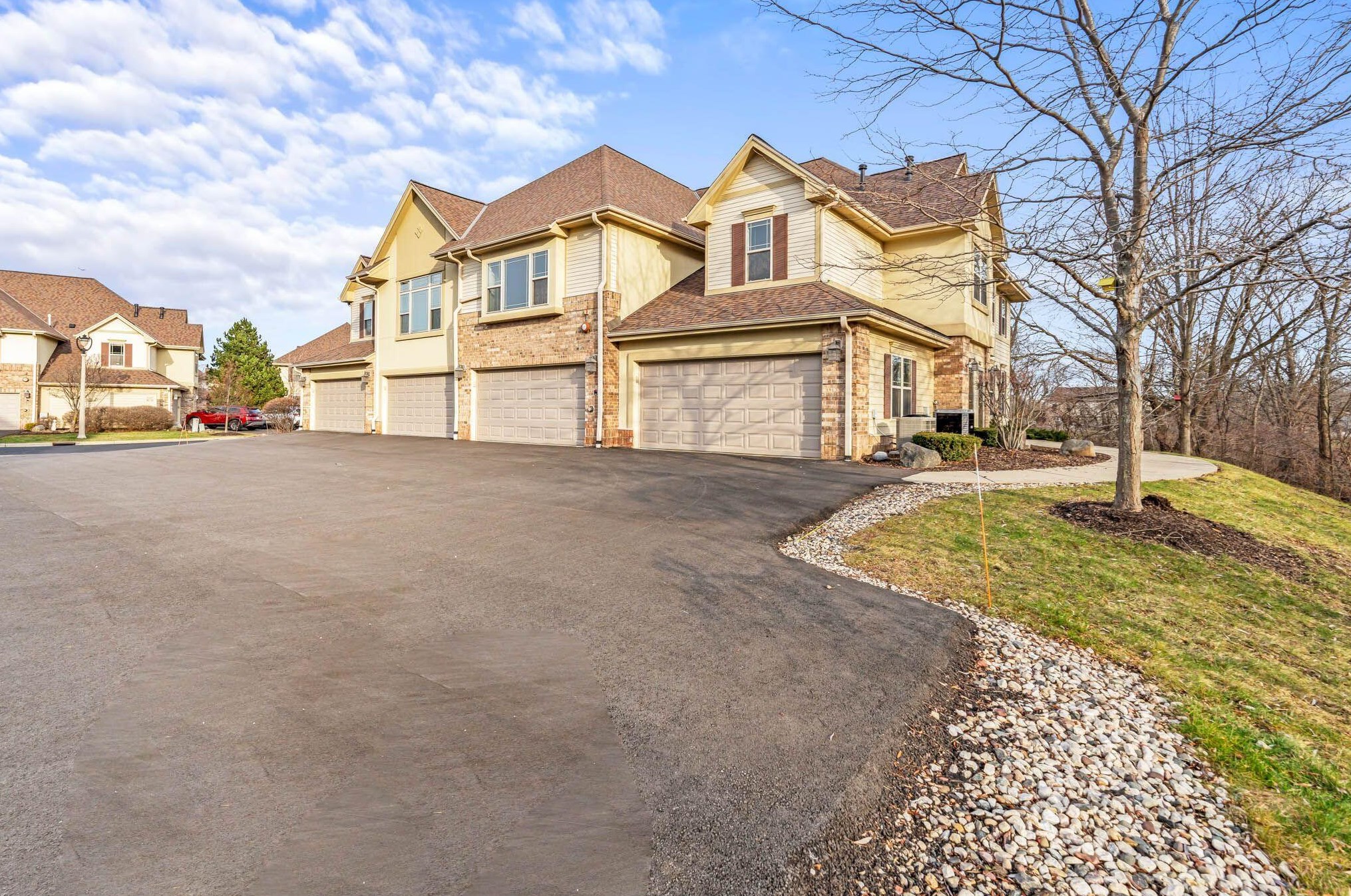 8675 Deerwood Ln, Hales Corners, WI 53132-8007