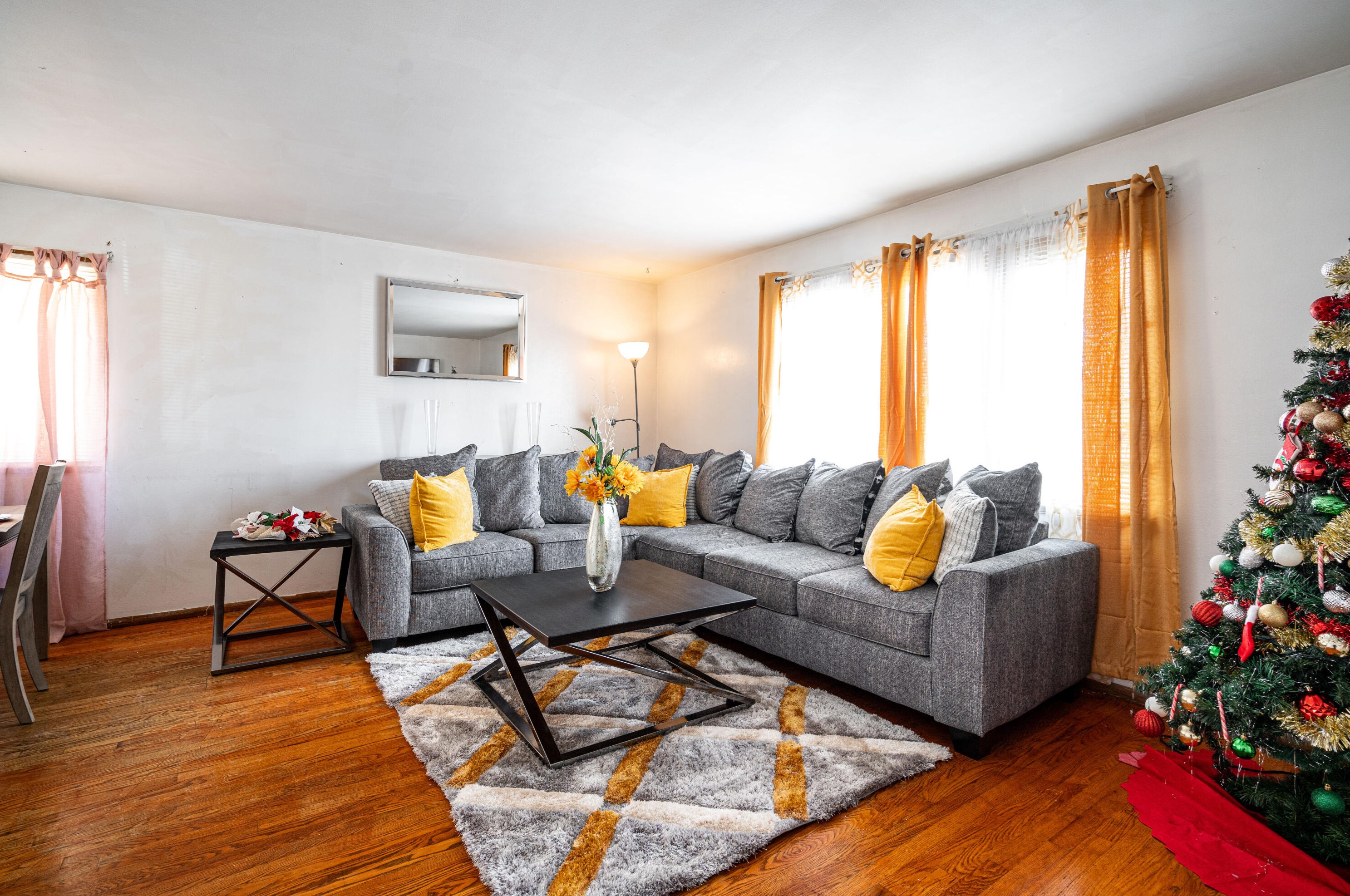 9013 Hampton Ave, Milwaukee, WI 53225-4915