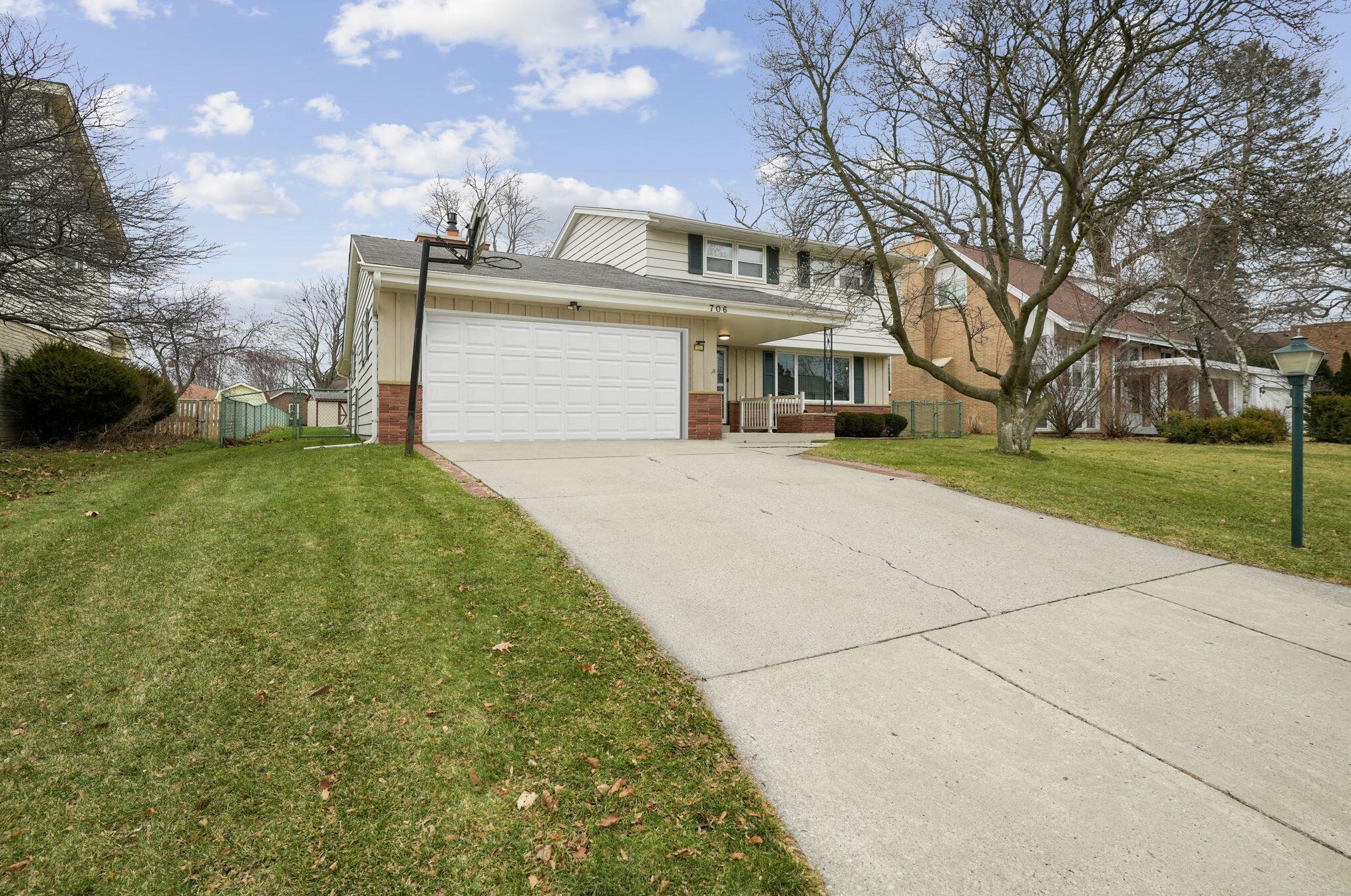 706 Walnut St, South Milwaukee, WI 53172-1641