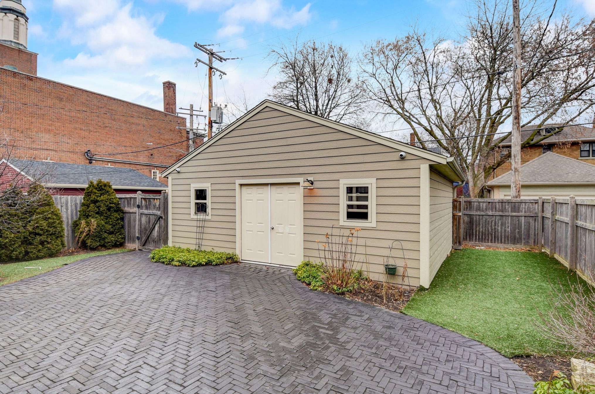 3052 Stowell Ave, Milwaukee WI 53211-2461 exterior