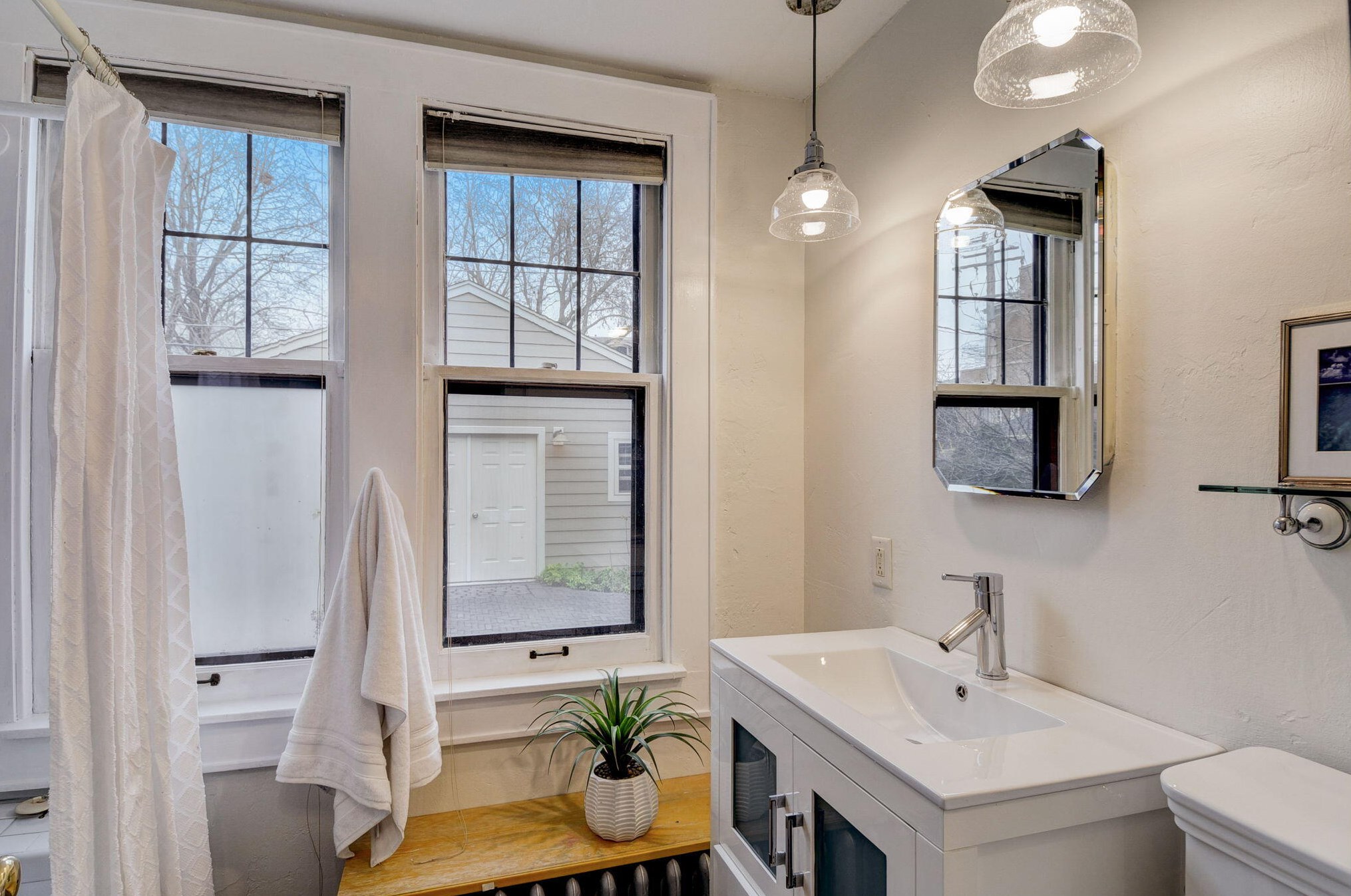 3052 Stowell Ave, Milwaukee WI 53211-2461 exterior