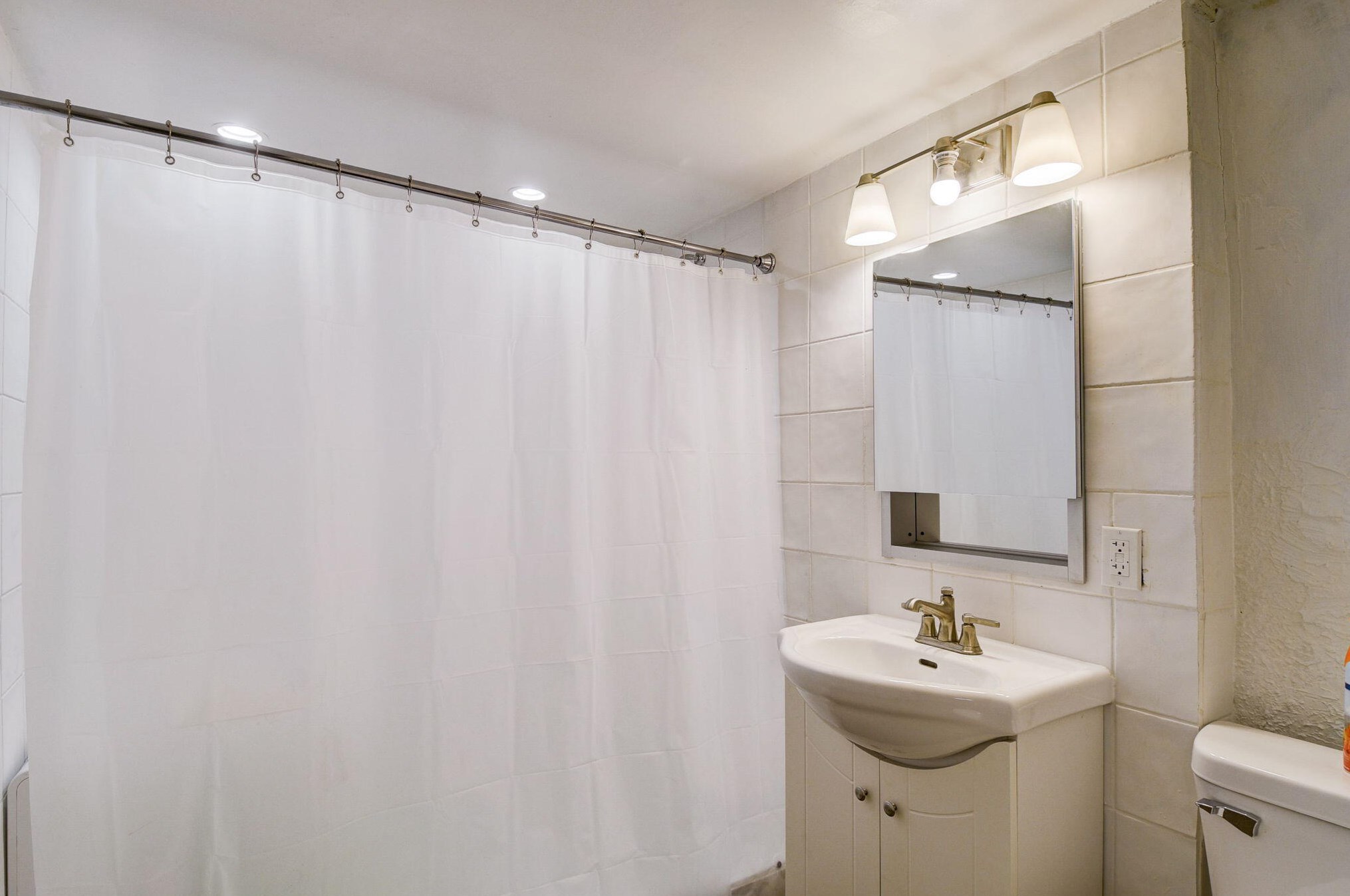 3052 Stowell Ave, Milwaukee WI 53211-2461 exterior