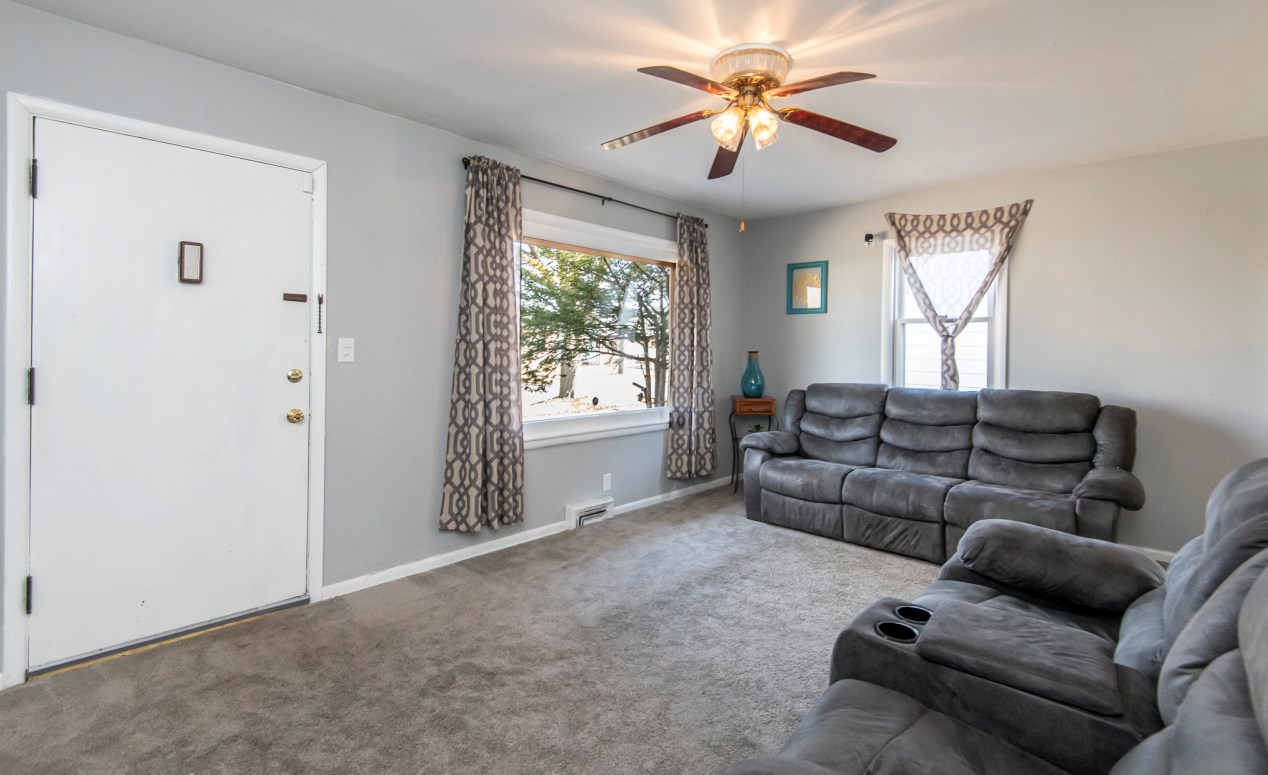 2115 Neil Pl, Milwaukee WI  53209-5027 exterior