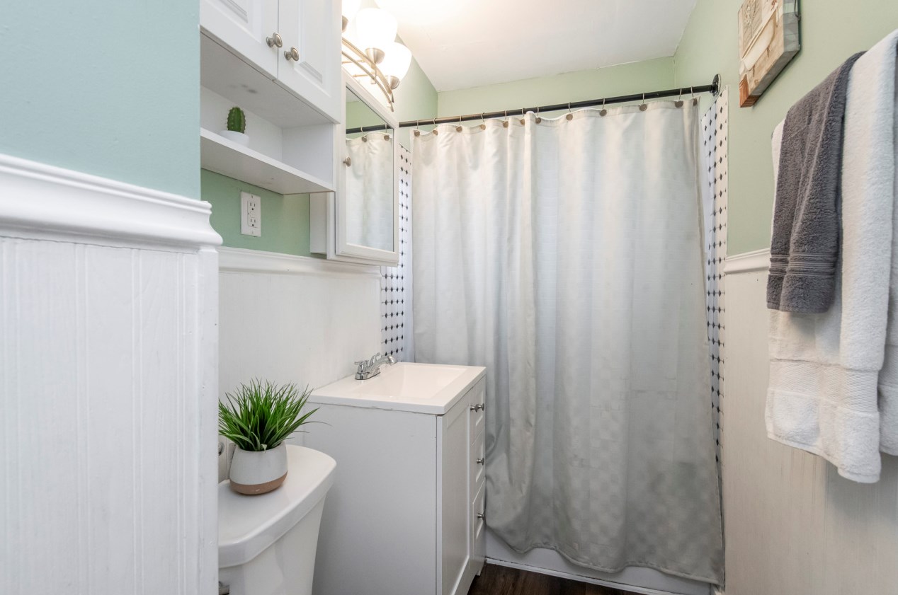 2115 Neil Pl, Milwaukee WI  53209-5027 exterior