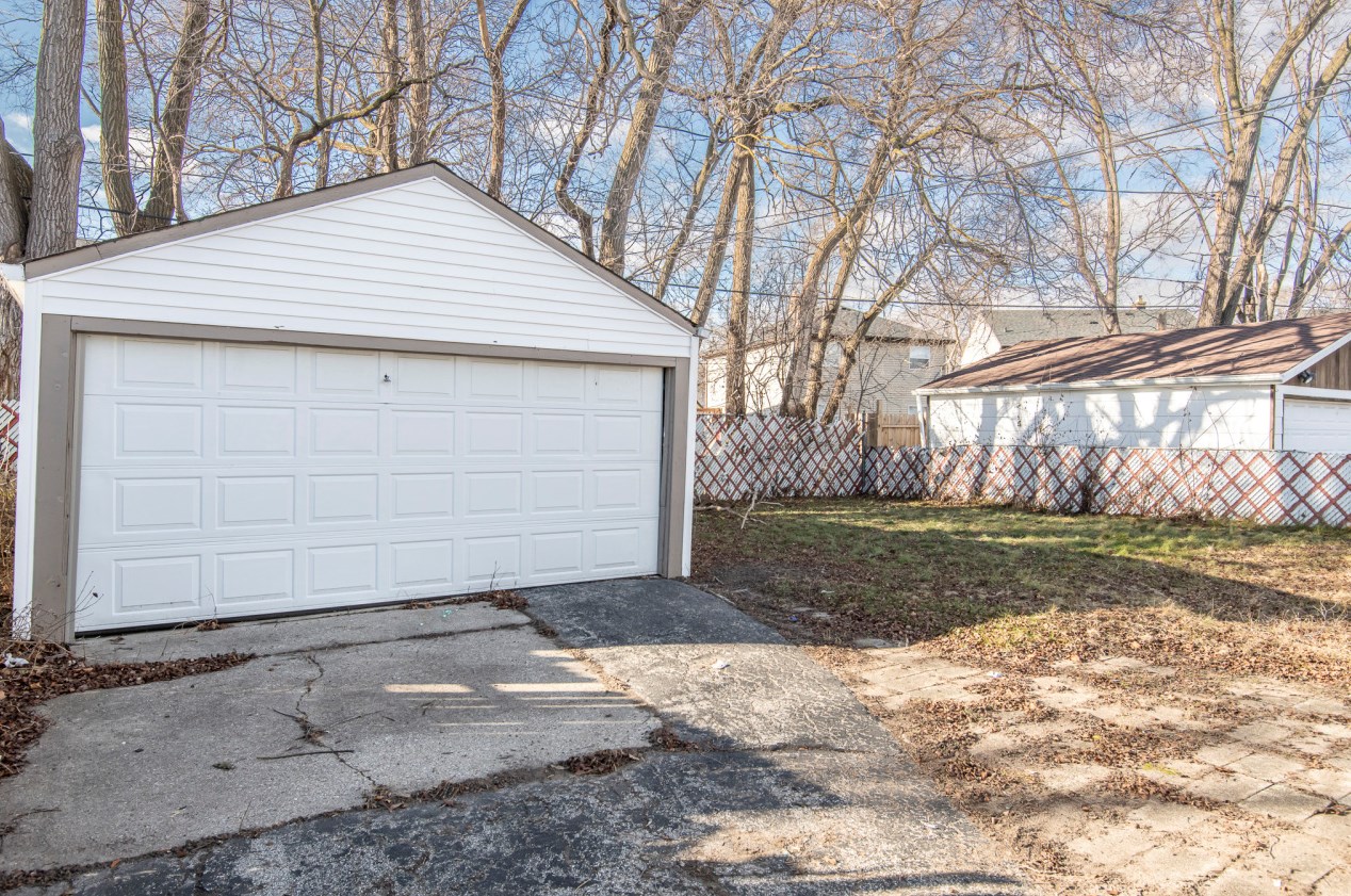 2115 Neil Pl, Milwaukee WI  53209-5027 exterior