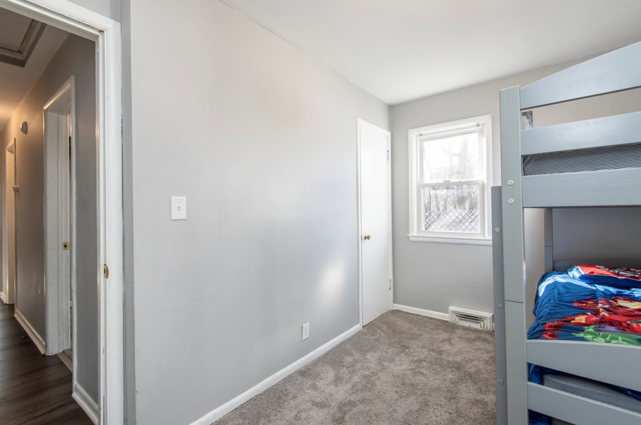 2115 Neil Pl, Milwaukee WI  53209-5027 exterior