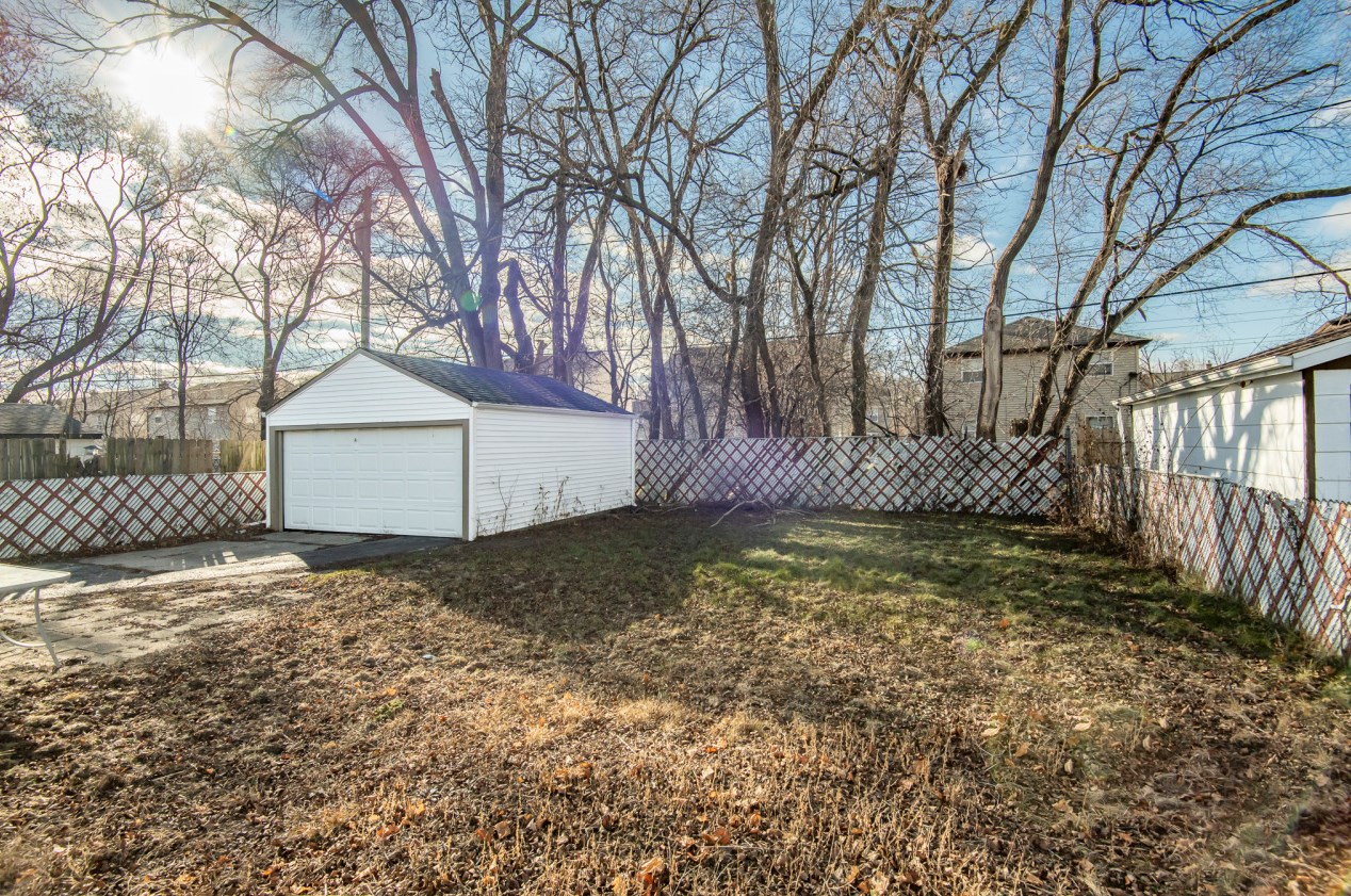 2115 Neil Pl, Milwaukee WI  53209-5027 exterior