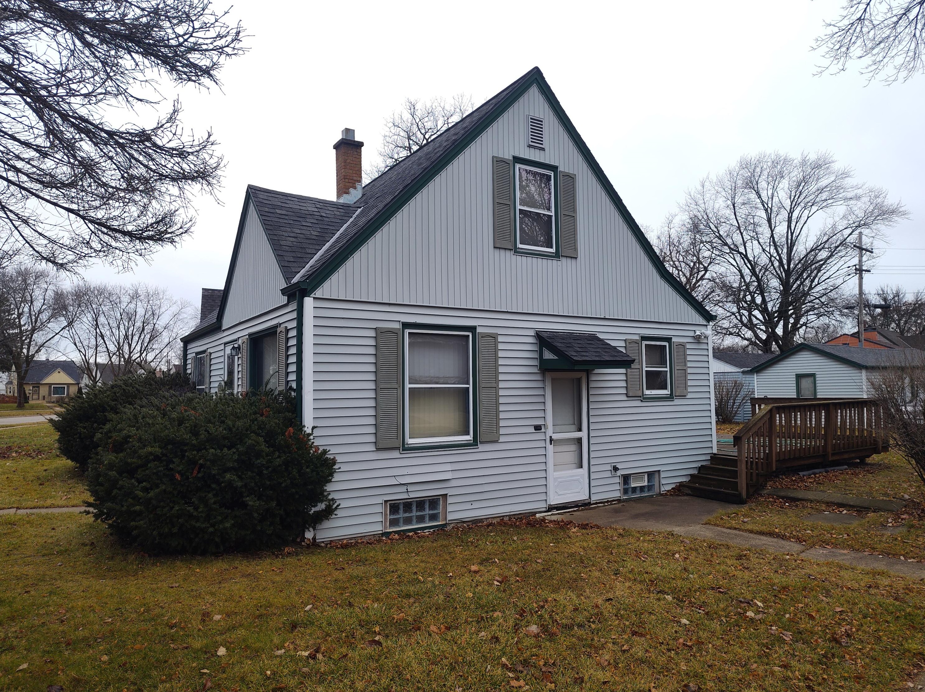 8600 Auer Ave, Milwaukee, WI 53222-3715