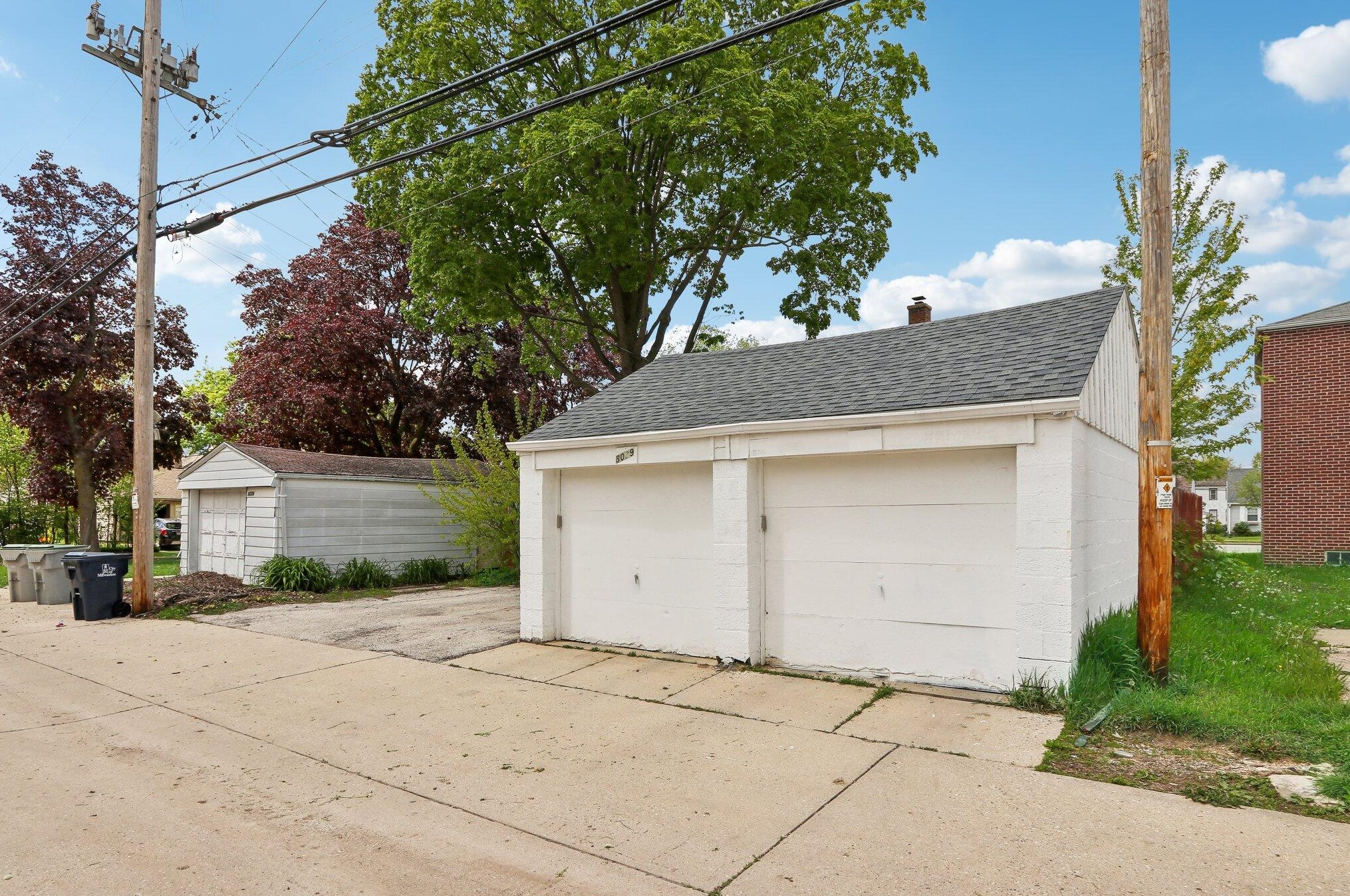 8027 Burleigh St, Milwaukee WI 53222-4918 exterior