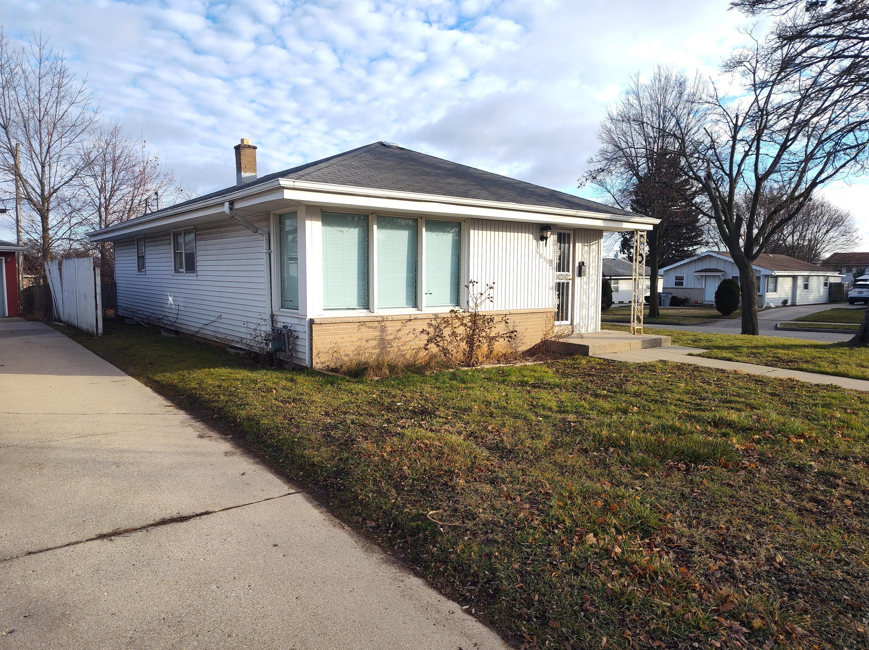 6850 40th Pl, Milwaukee, WI 53209-2229