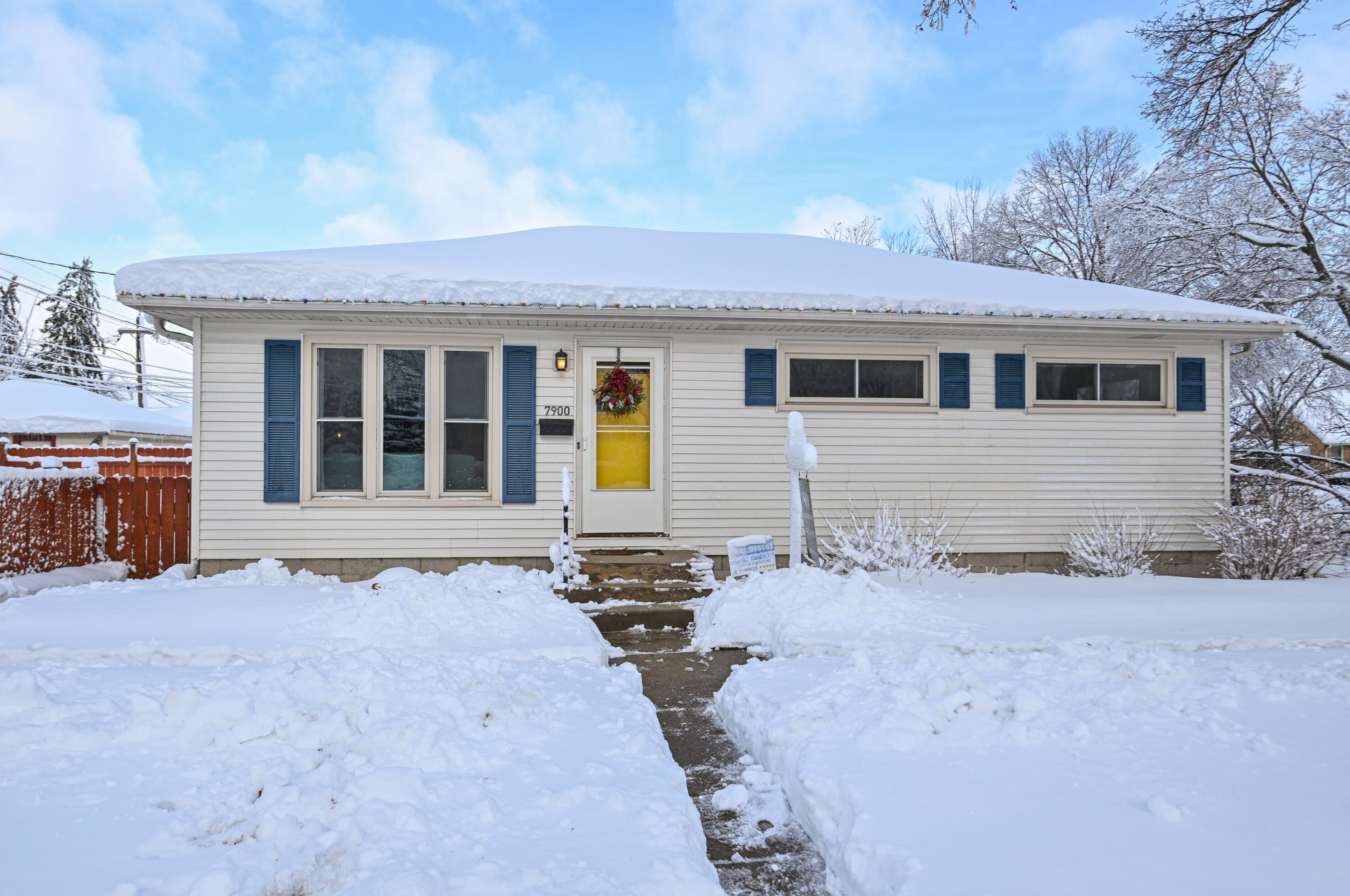 7900 Melvina St, Milwaukee WI  53222-2938 exterior