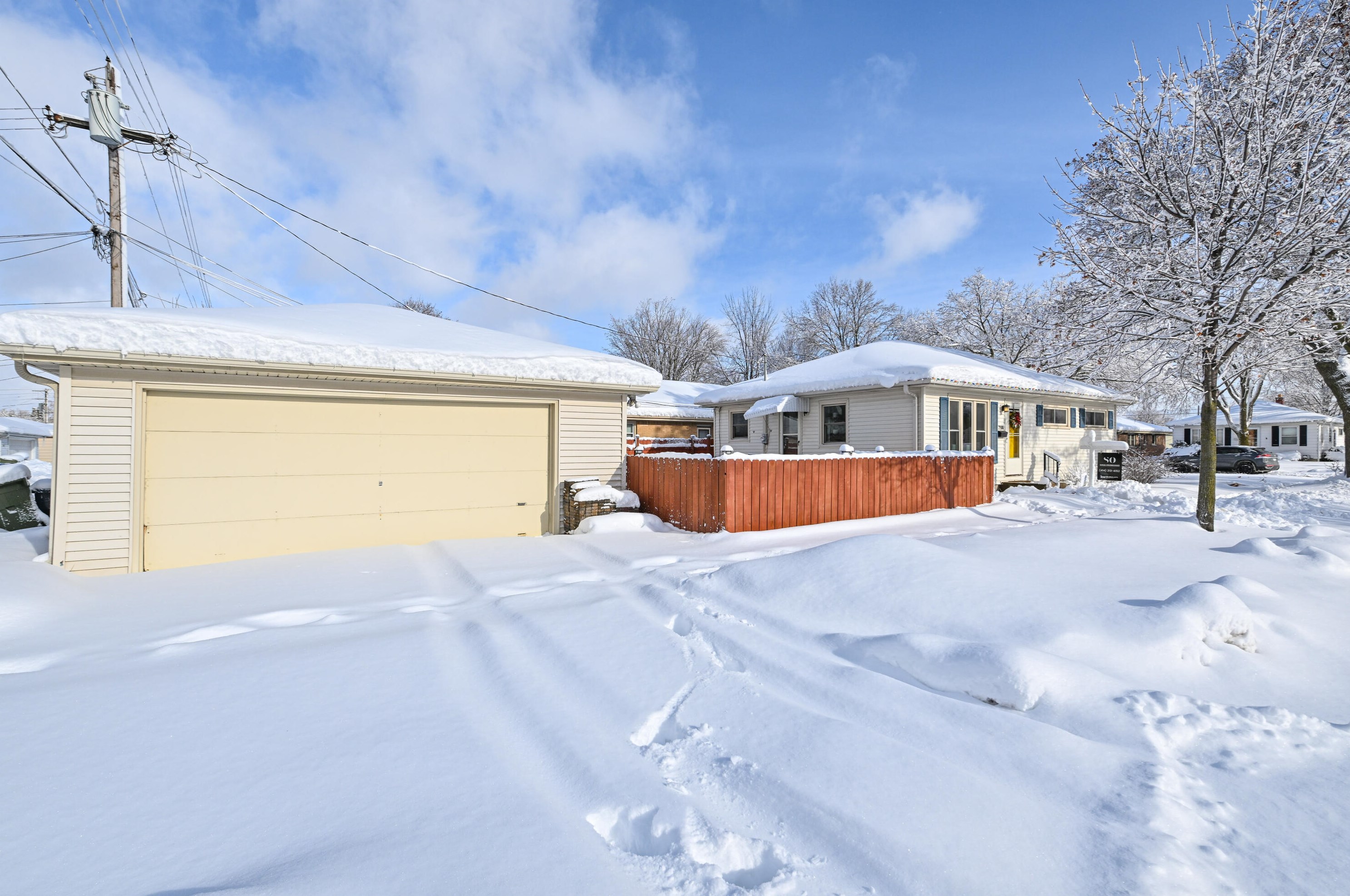 7900 Melvina St, Milwaukee WI  53222-2938 exterior