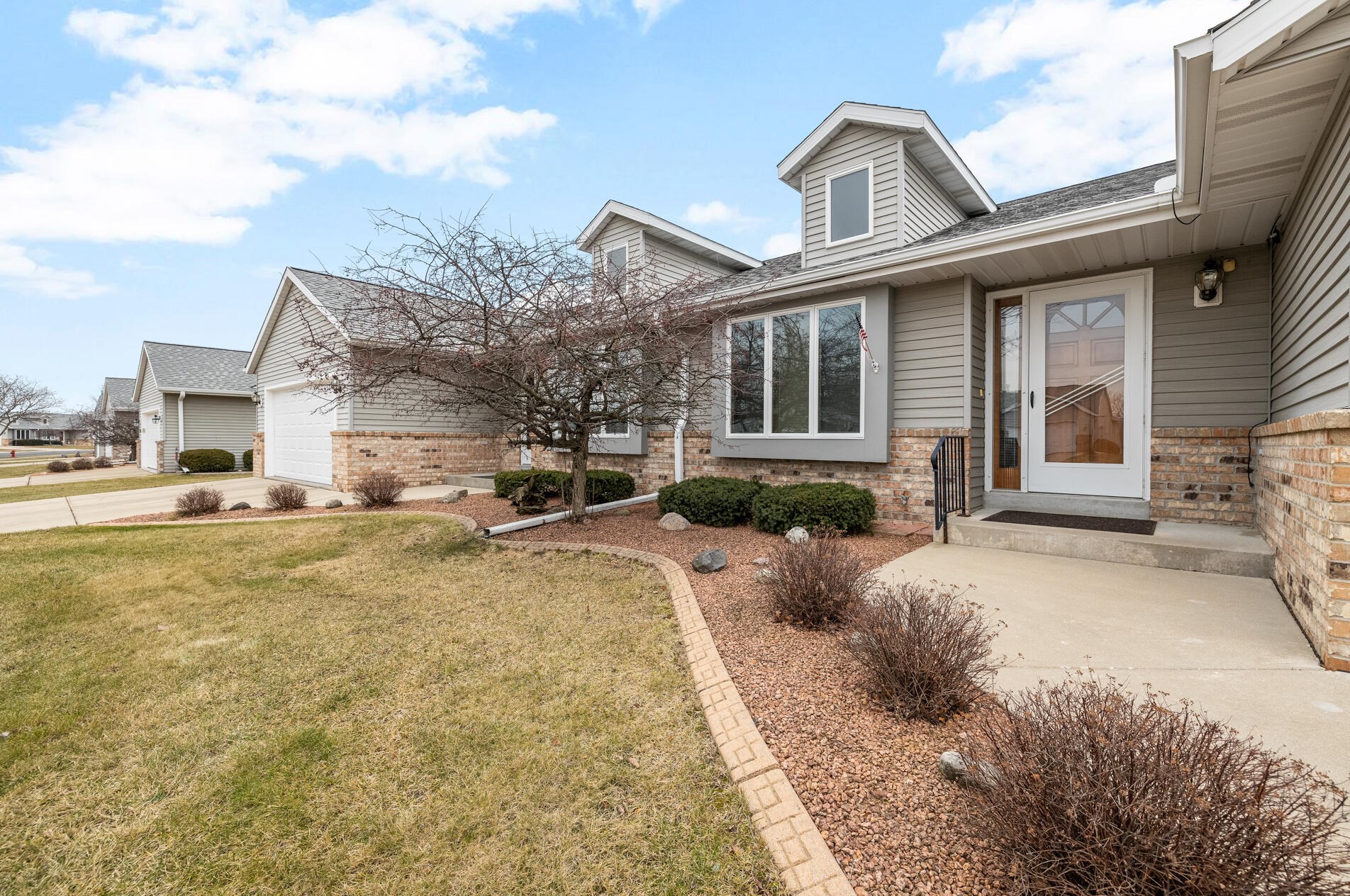 680 Nature Trl, Hartford, WI 53027-9285