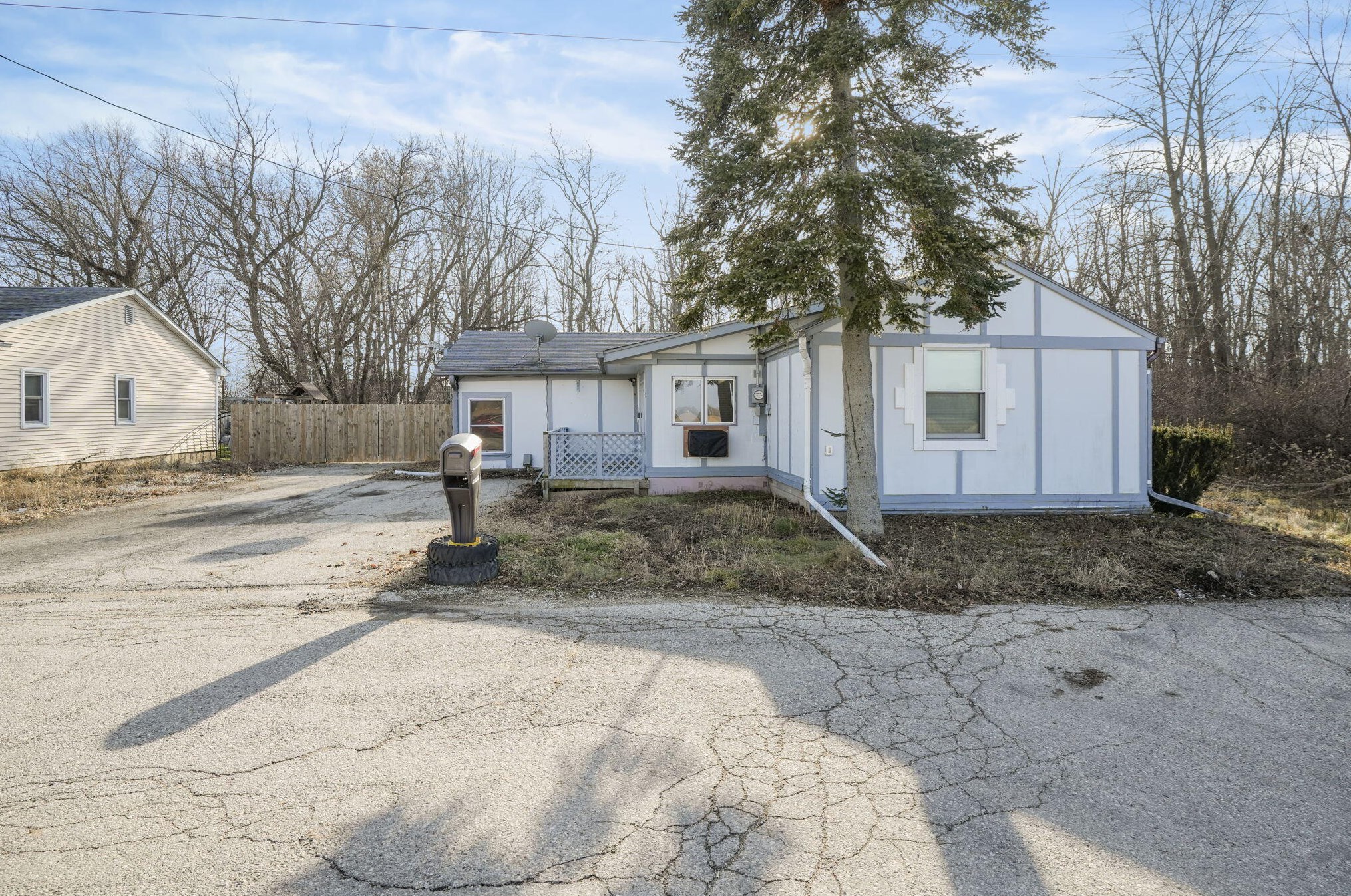 28921 Sunrise Ln, Waterford, WI 53185