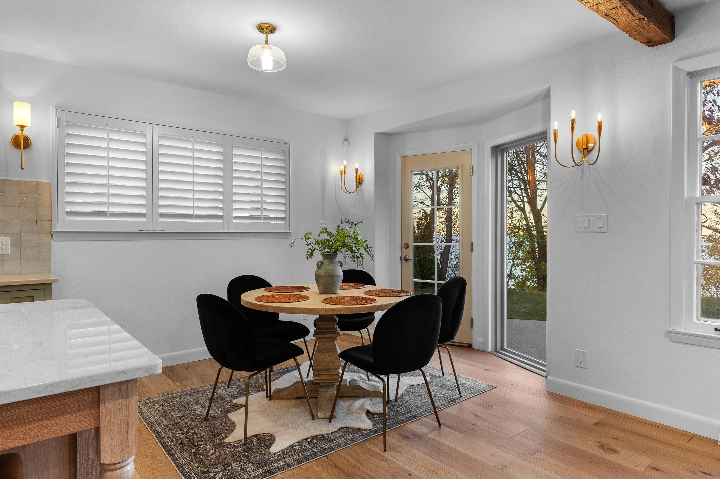 4150 Lake Dr, Milwaukee WI  53211-1719 exterior