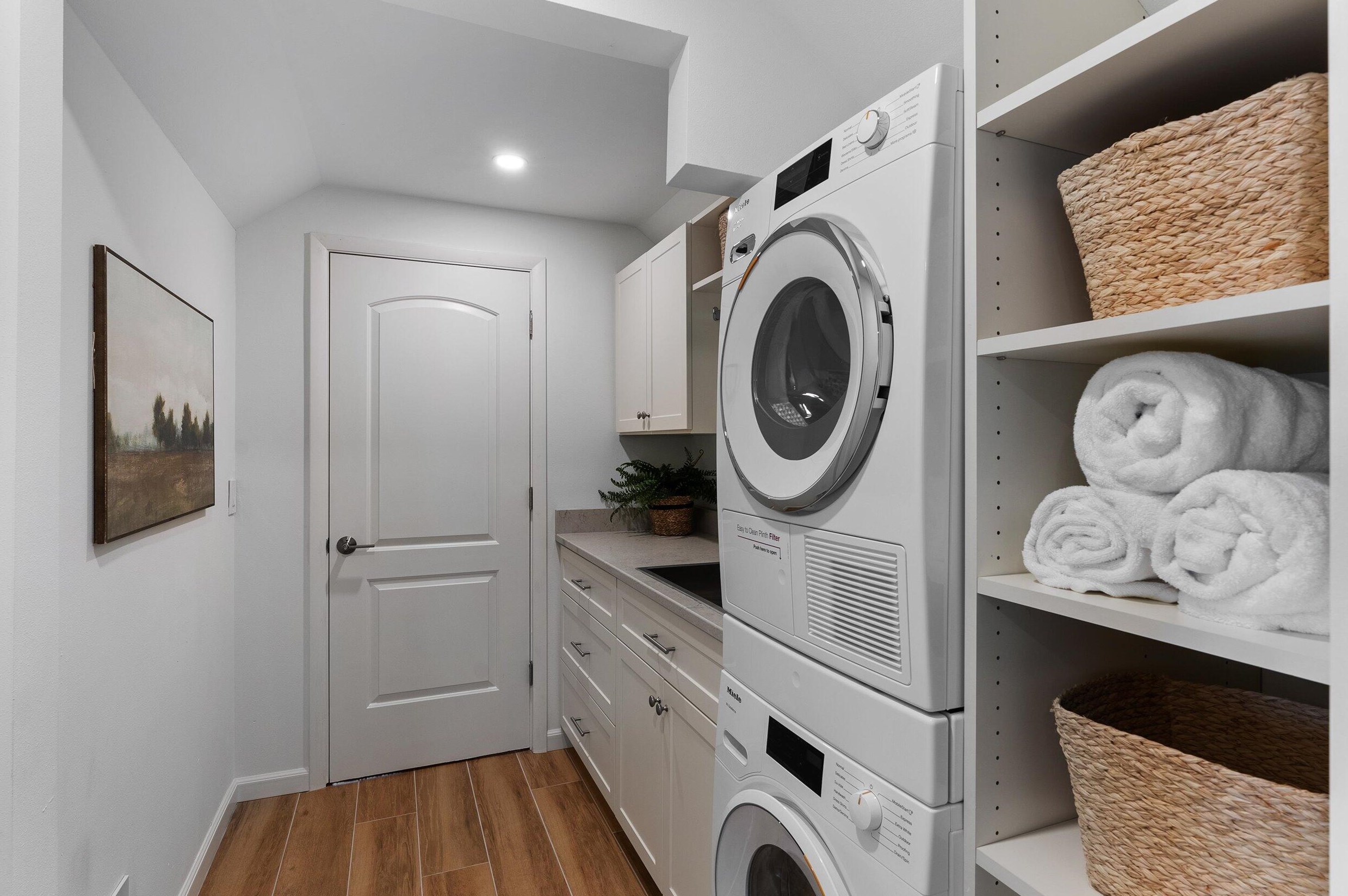 4150 Lake Dr, Milwaukee WI  53211-1719 exterior