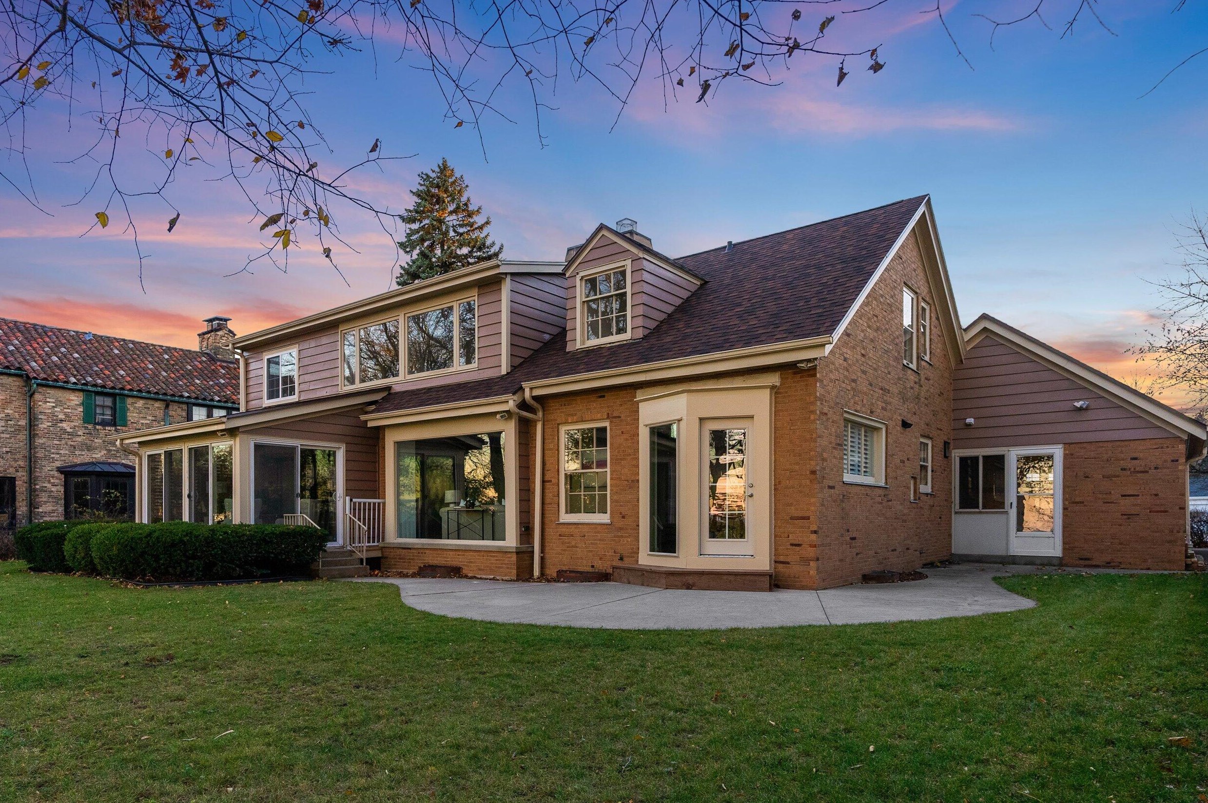 4150 Lake Dr, Milwaukee WI  53211-1719 exterior