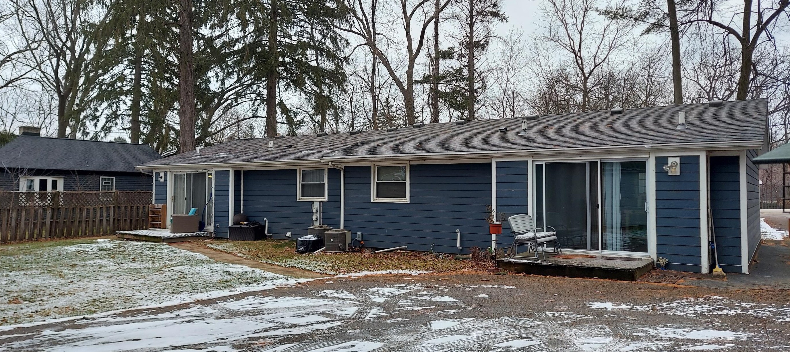 1323 Genesee St, Delafield WI  53018-1448 exterior
