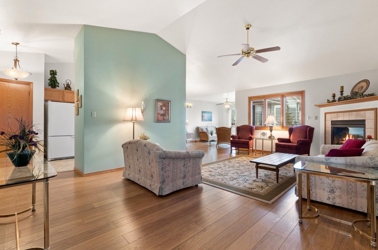 8417 S Cortland Dr, Oak Creek, WI 53154