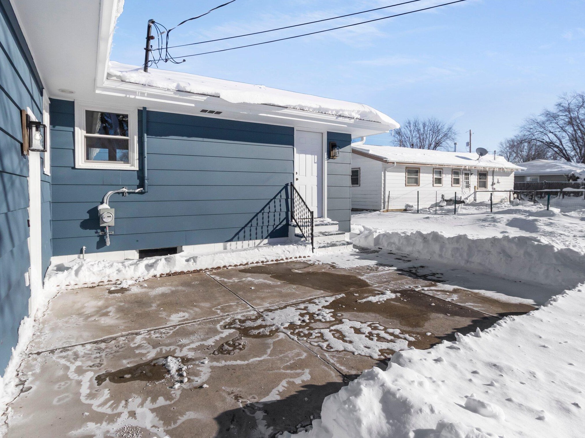 525 Lincoln Ave, Hartford WI  53027-2216 exterior