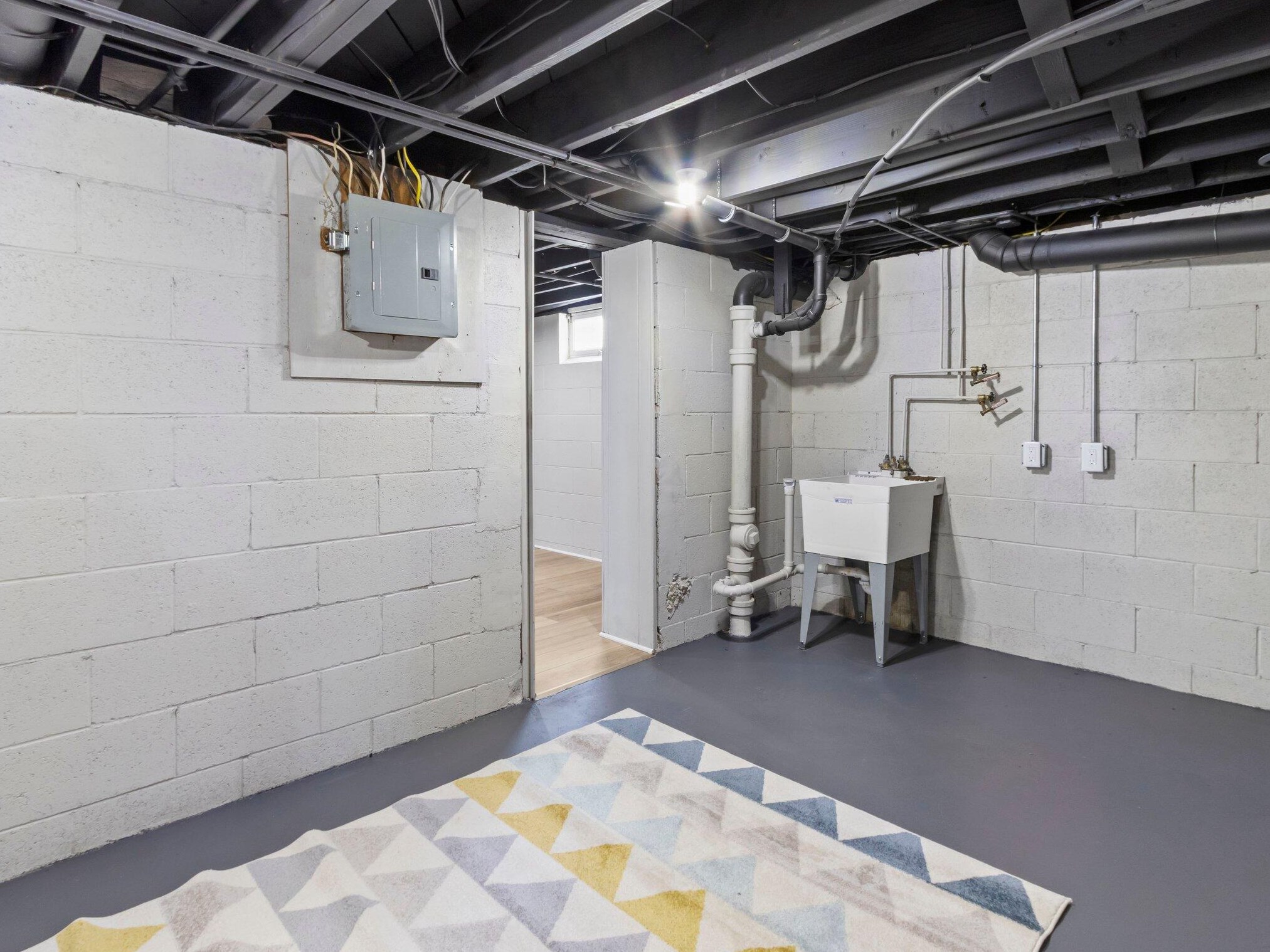 525 Lincoln Ave, Hartford WI  53027-2216 exterior