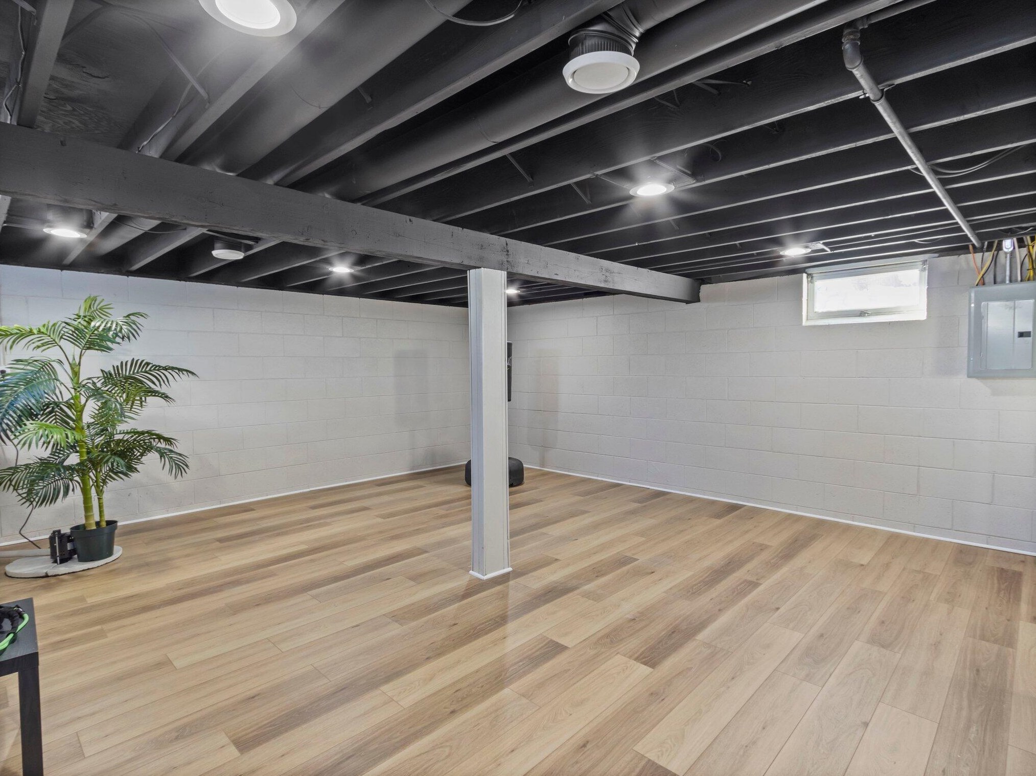 525 Lincoln Ave, Hartford WI  53027-2216 exterior