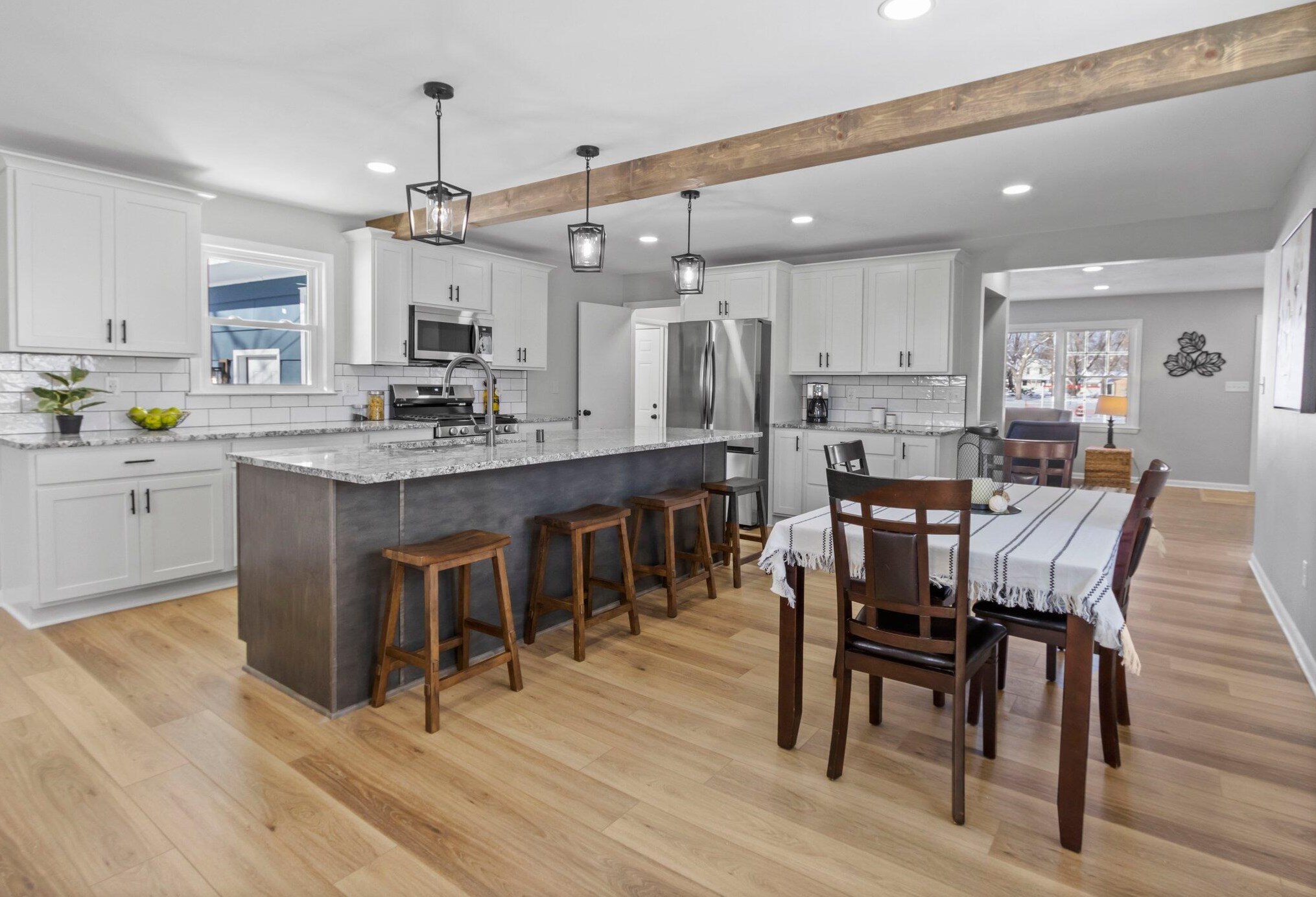 525 Lincoln Ave, Hartford WI  53027-2216 exterior