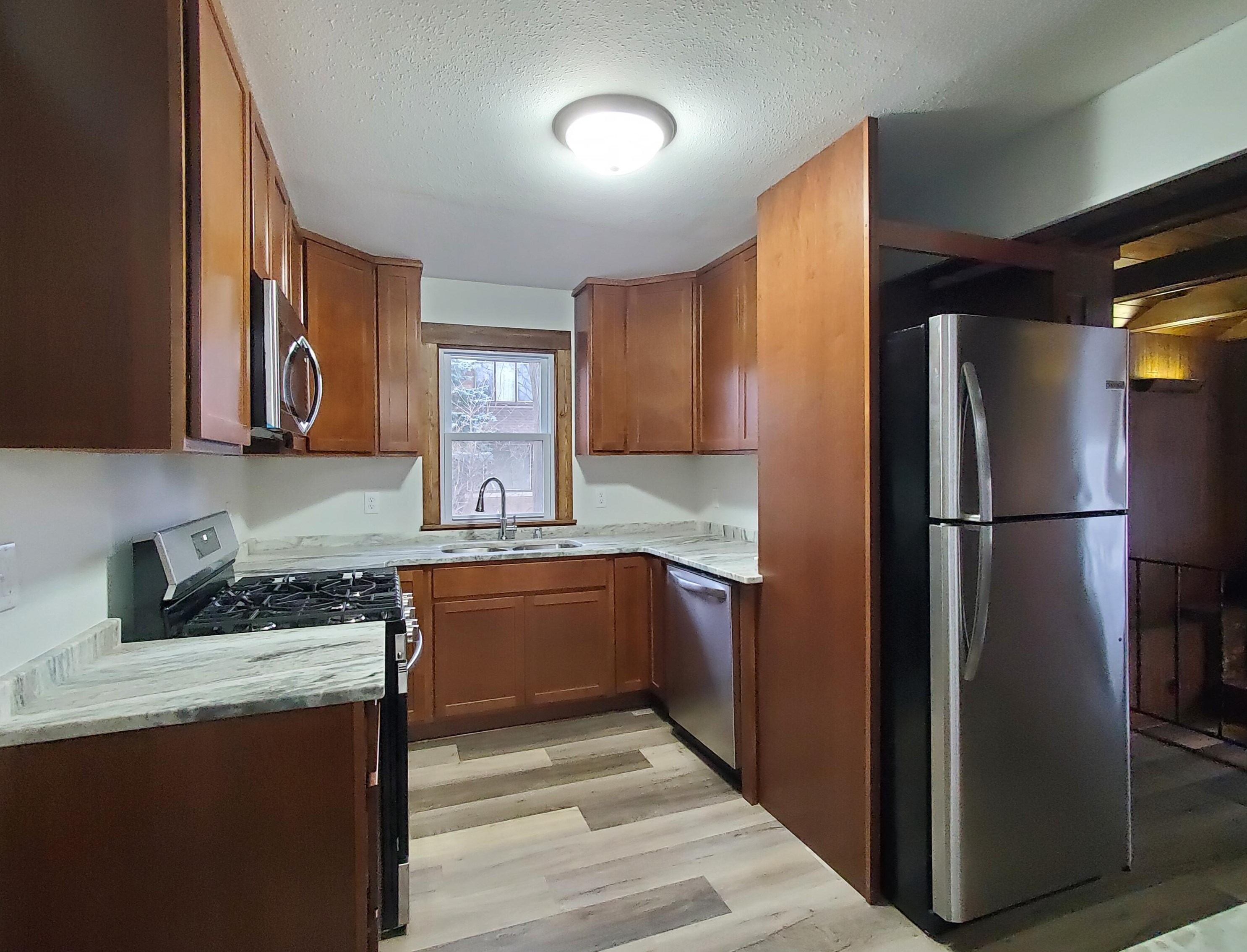 320 N Elm Grove Rd, Brookfield, WI 53005