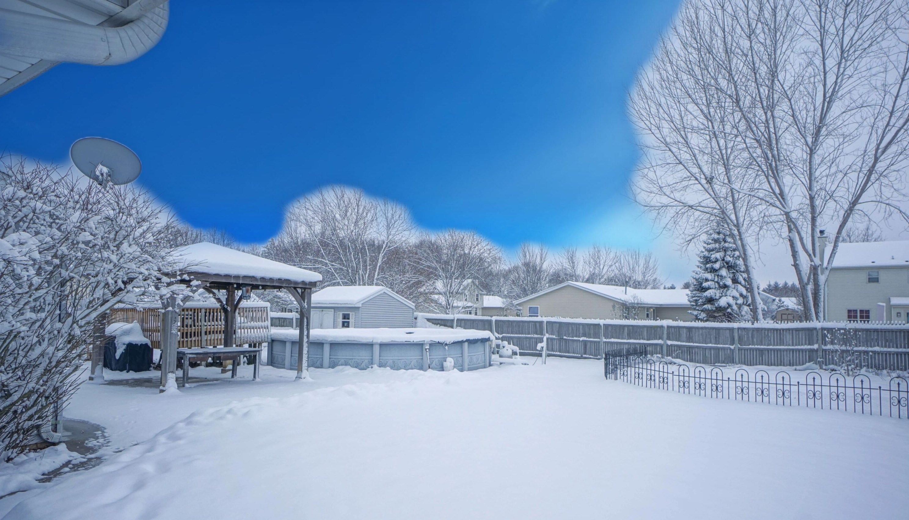 1407 Cleveland Ct, Hartford WI  53027-2732 exterior